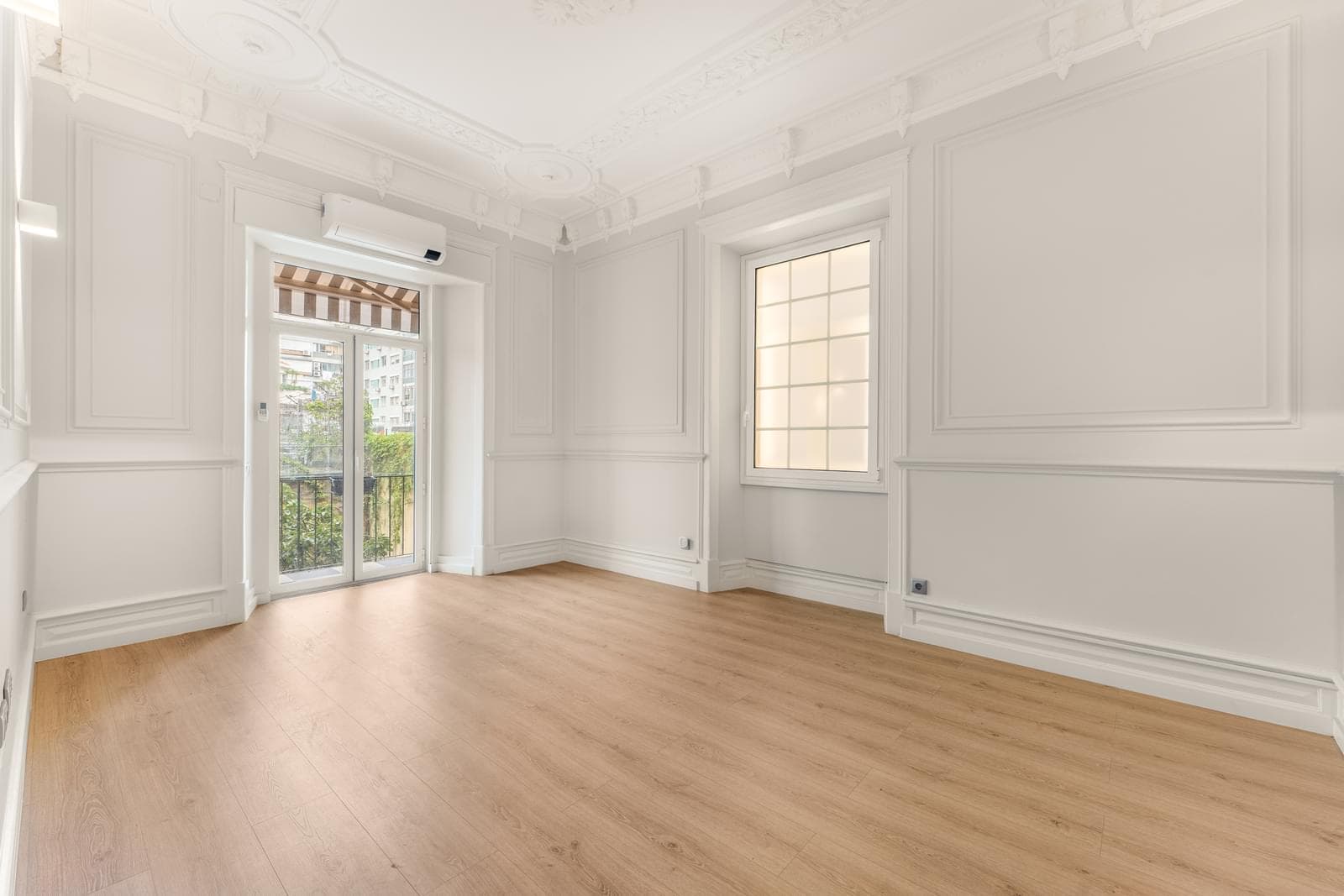 Apartamento T4 com varanda, Avenidas Novas, Lisboa - Imagem 1