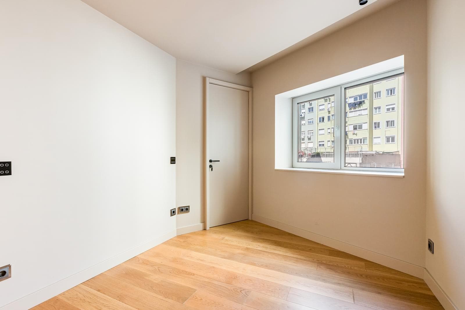 Apartamento T2 + 1 com estacionamento, Saldanha, Lisboa - Imagem 48