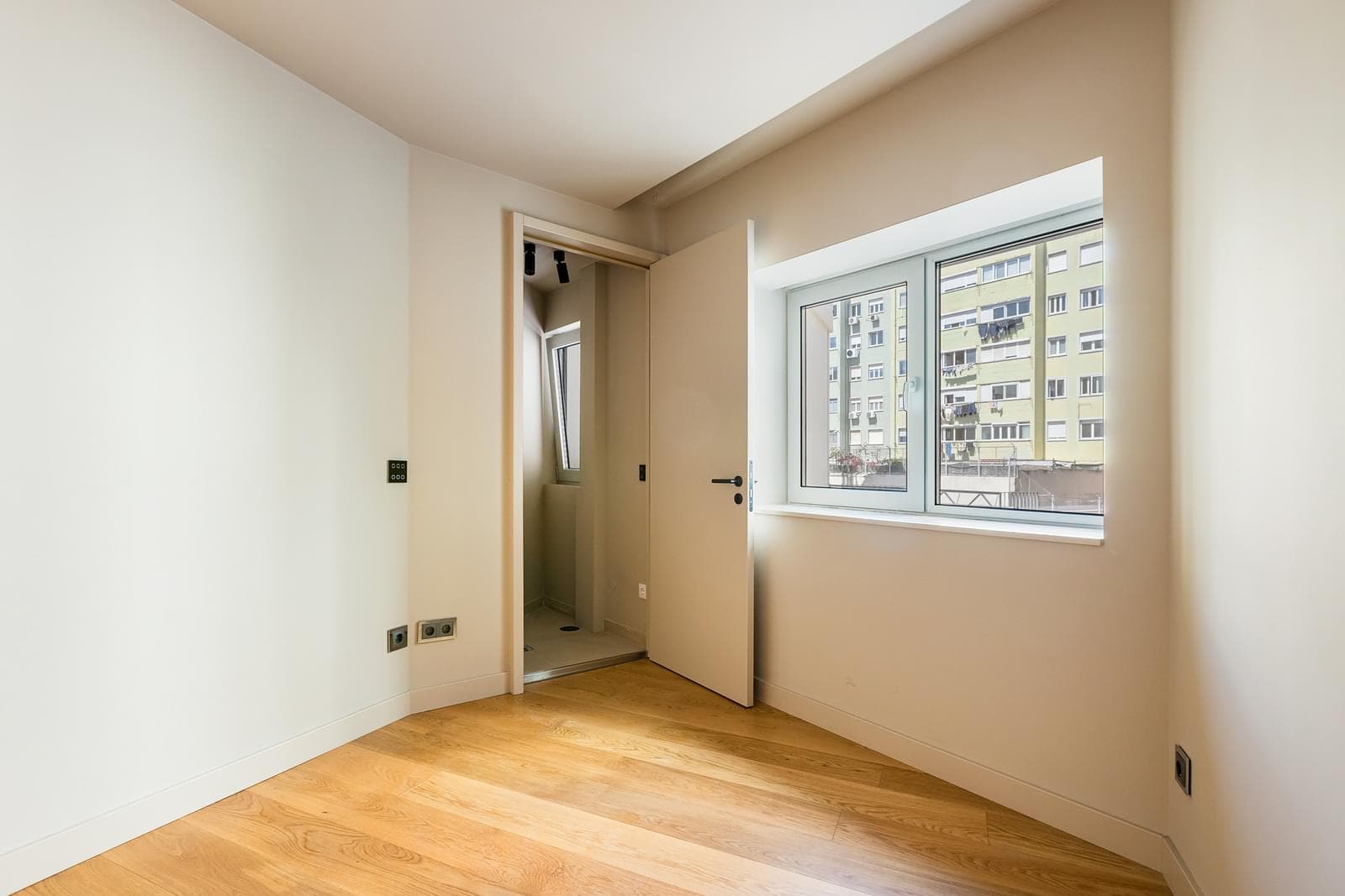 Apartamento T2 + 1 com estacionamento, Saldanha, Lisboa - Imagem 49