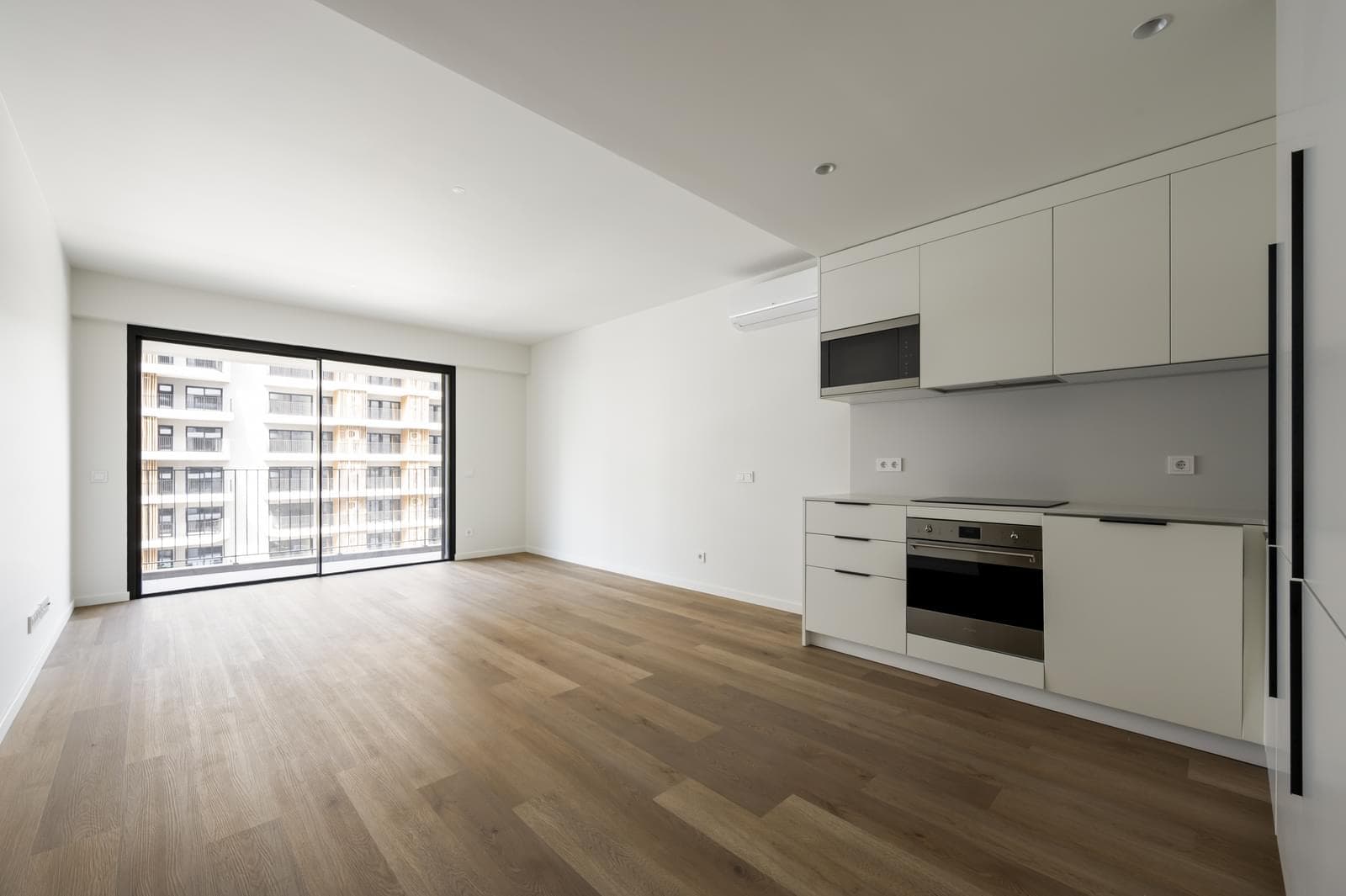 Apartamento T2 com estacionamento, Miraflores, Oeiras - Imagem 1