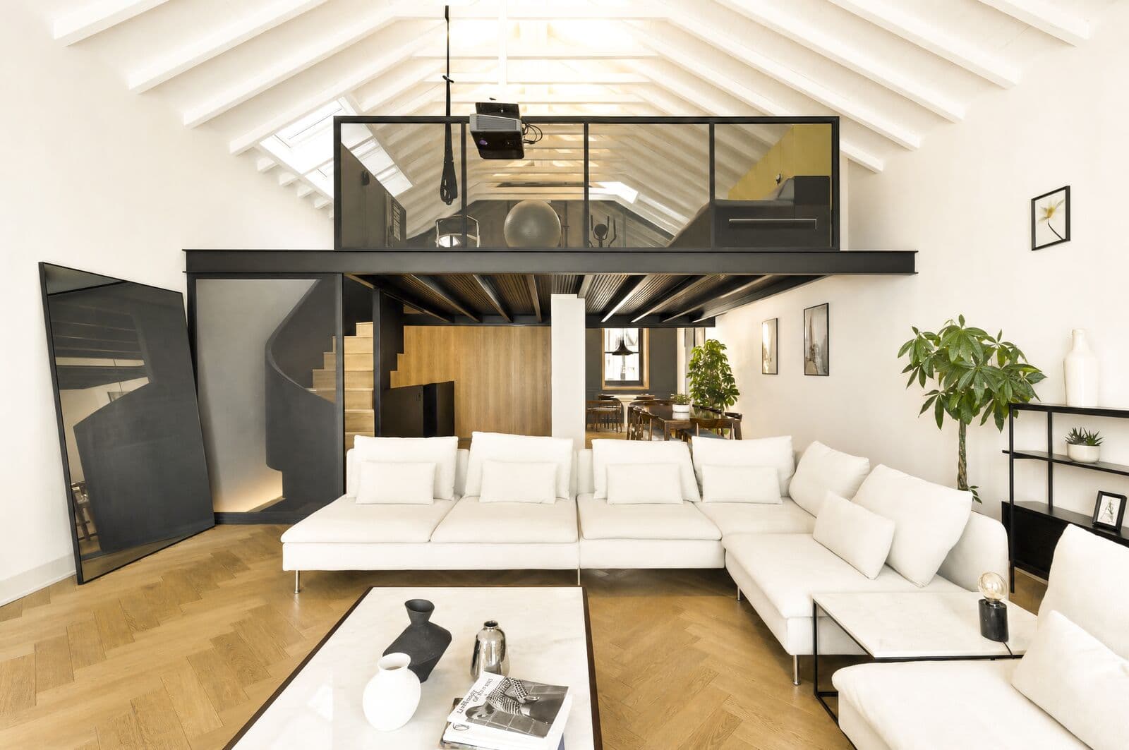 4 Bedroom House with swimming pool, 24 de Julho, Lisboa - Image 9