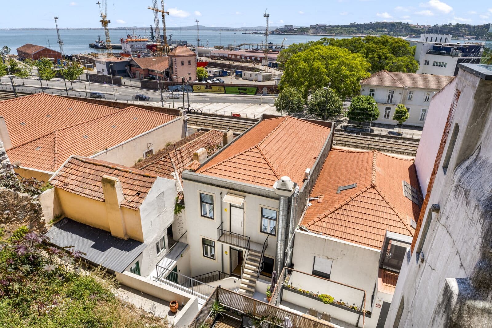 4 Bedroom House with swimming pool, 24 de Julho, Lisboa - Image 36