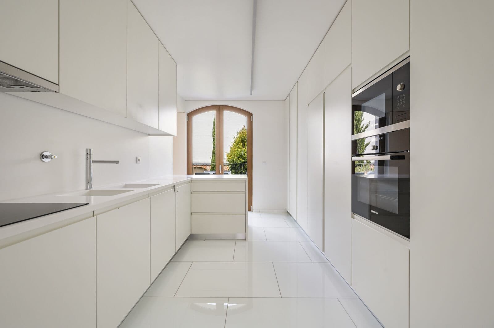 4 Bedroom Apartment with parking, Restelo, Lisboa - Image 9
