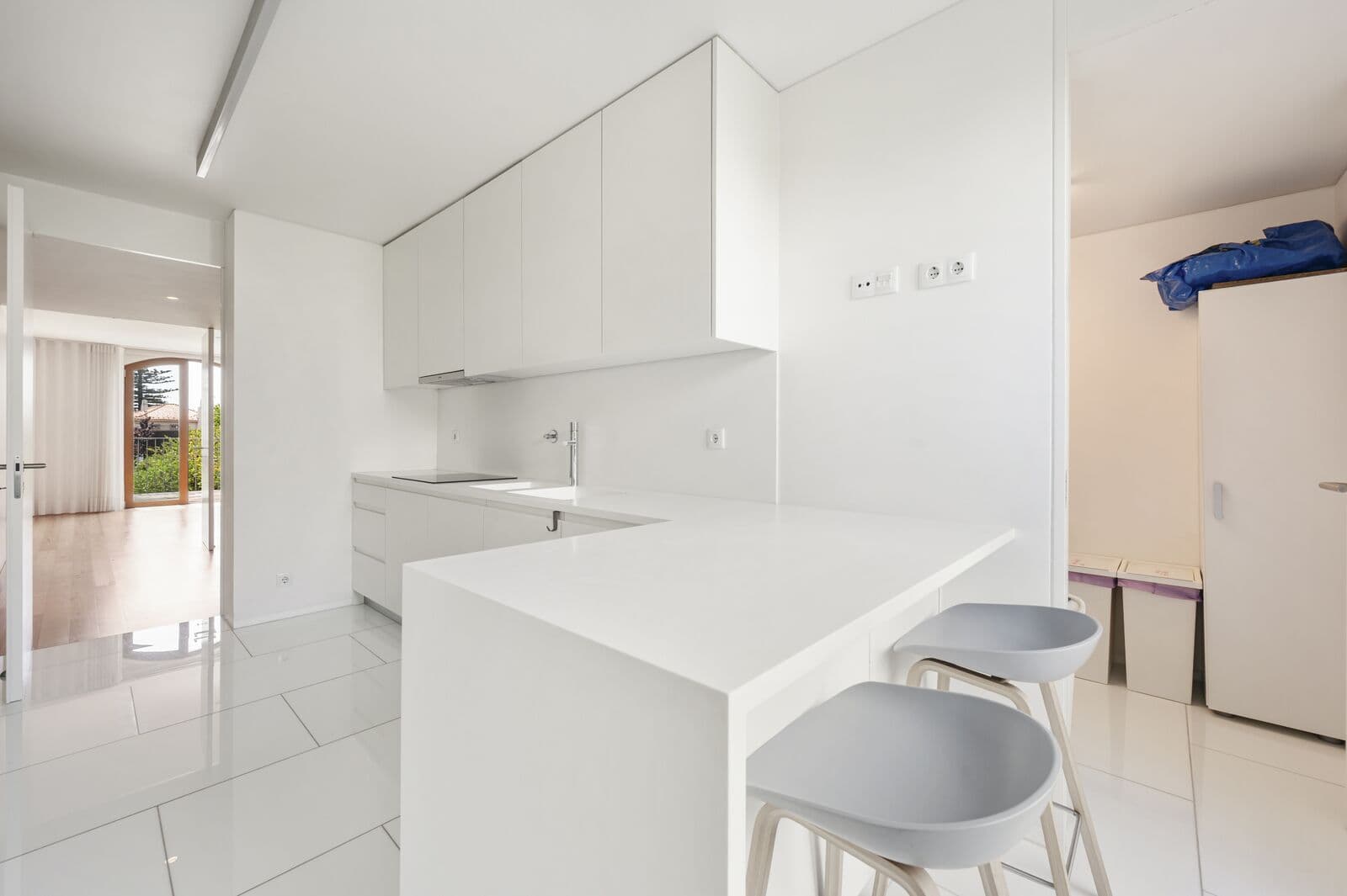 4 Bedroom Apartment with parking, Restelo, Lisboa - Image 10