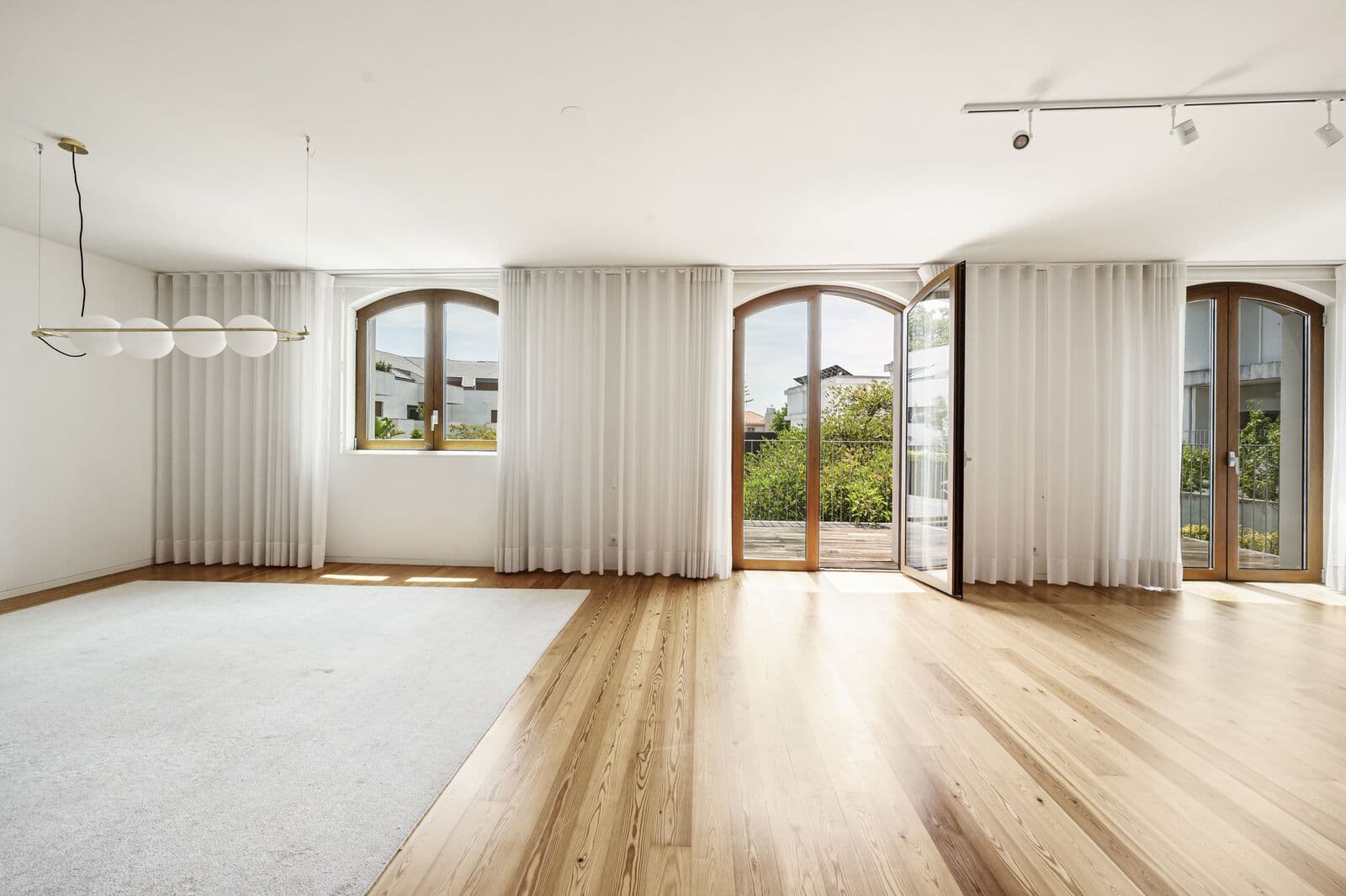 4 Bedroom Apartment with parking, Restelo, Lisboa - Image 2