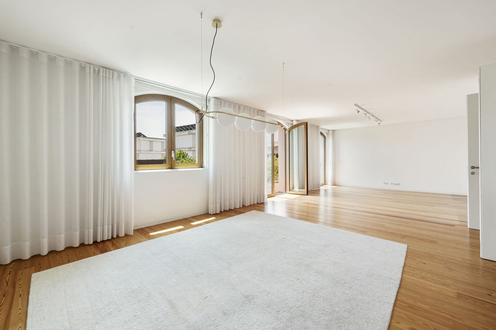 4 Bedroom Apartment with parking, Restelo, Lisboa - Image 6