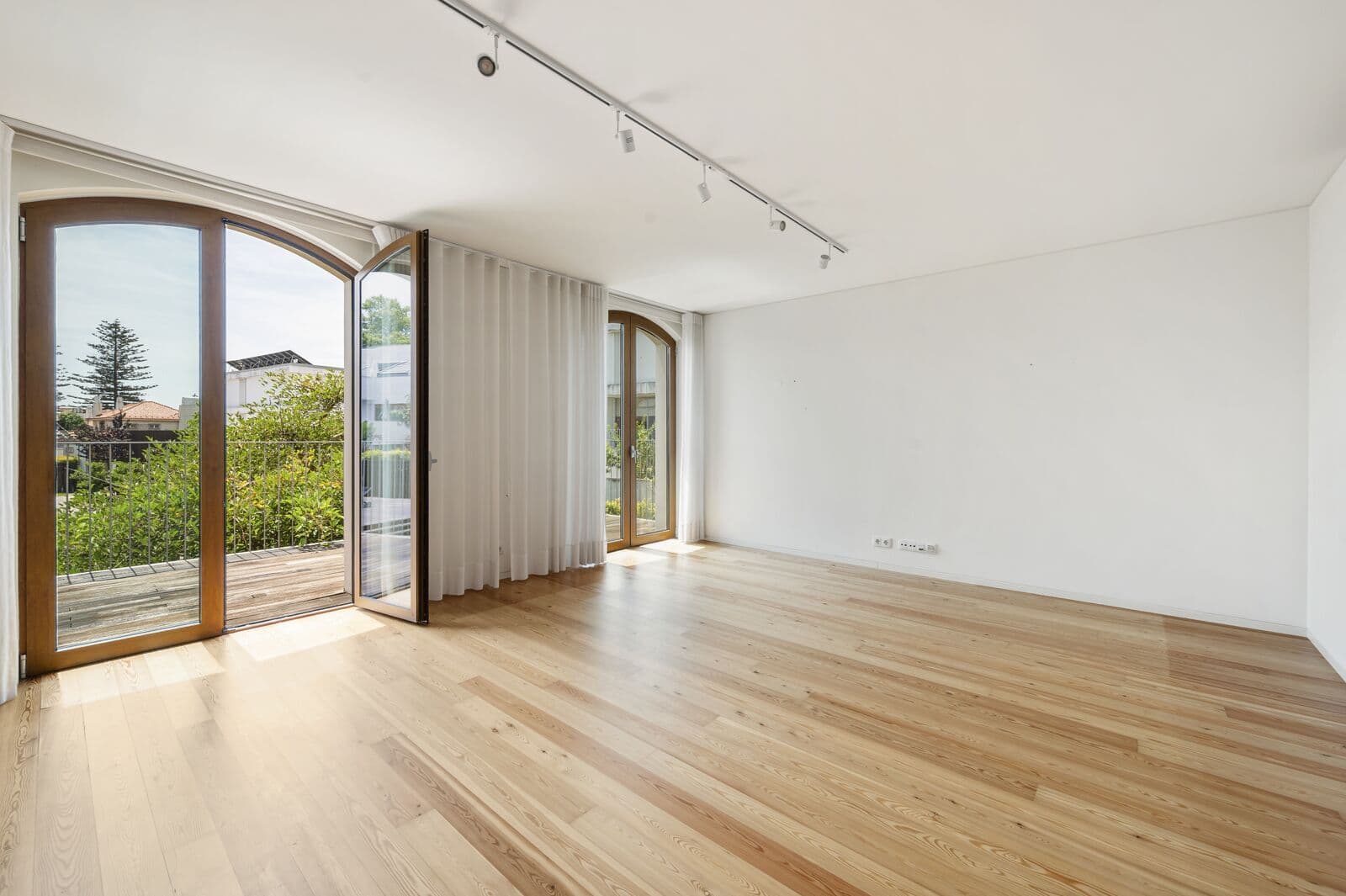 4 Bedroom Apartment with parking, Restelo, Lisboa - Image 4