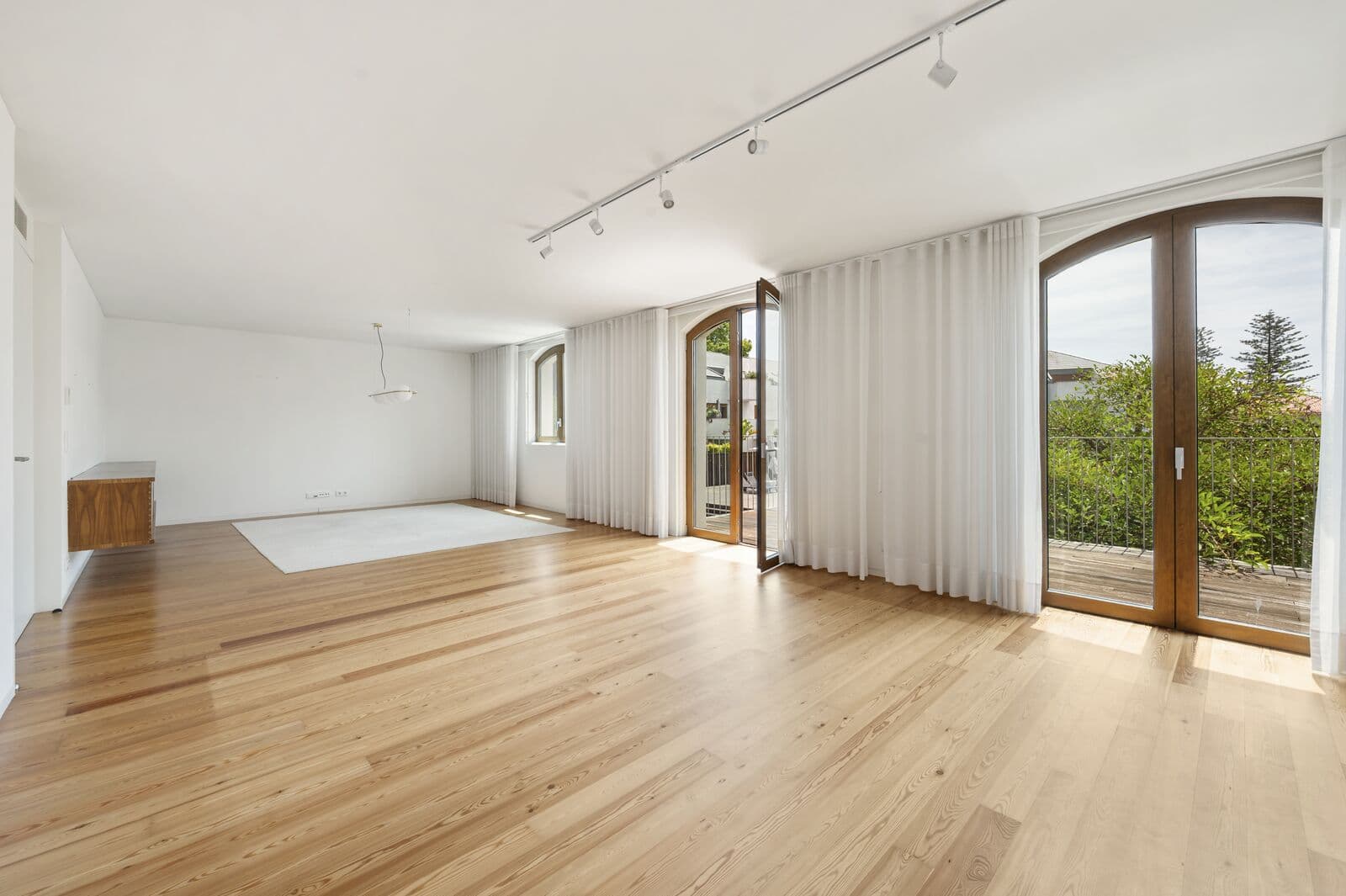 4 Bedroom Apartment with parking, Restelo, Lisboa - Image 3
