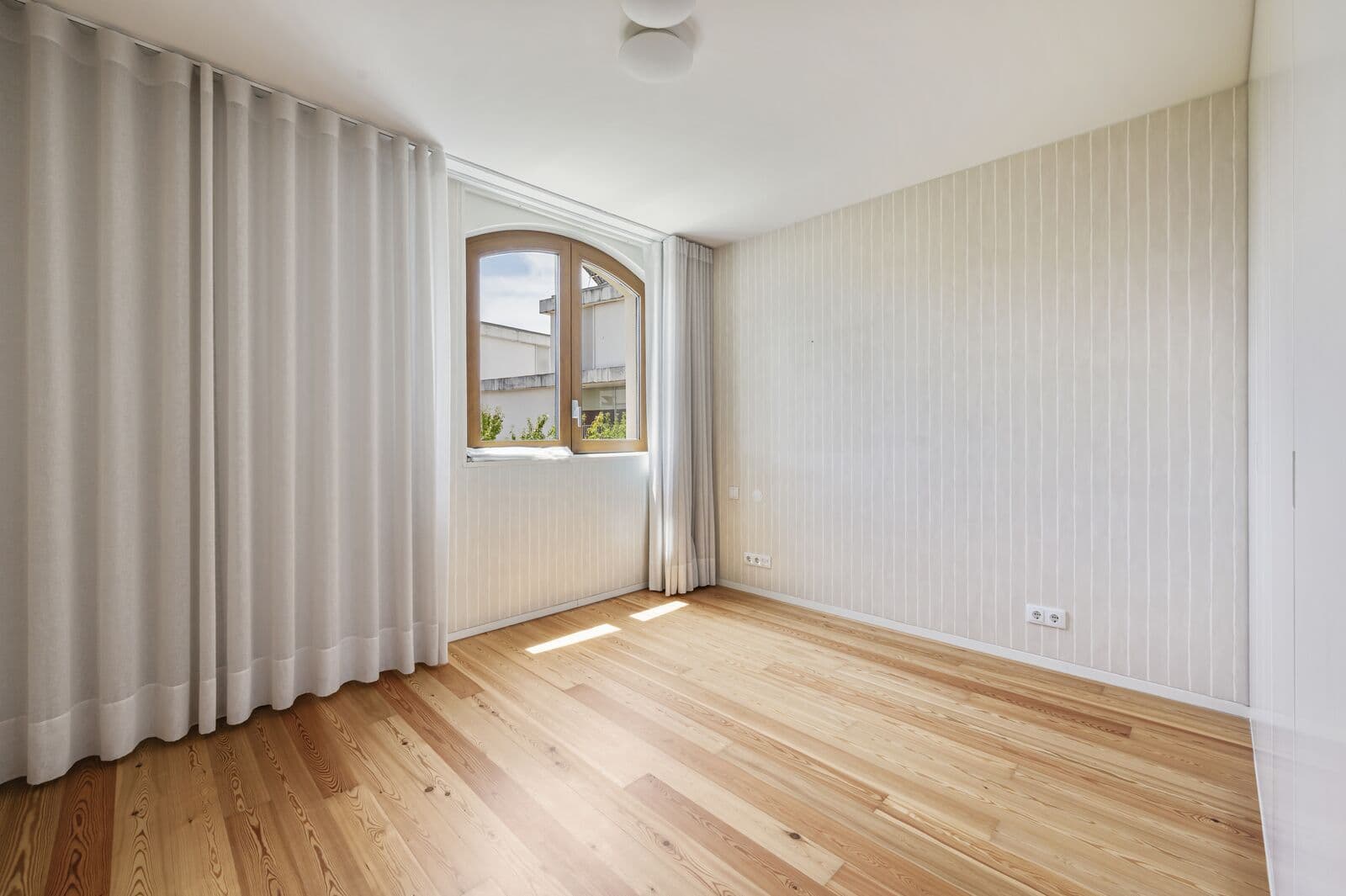 4 Bedroom Apartment with parking, Restelo, Lisboa - Image 17