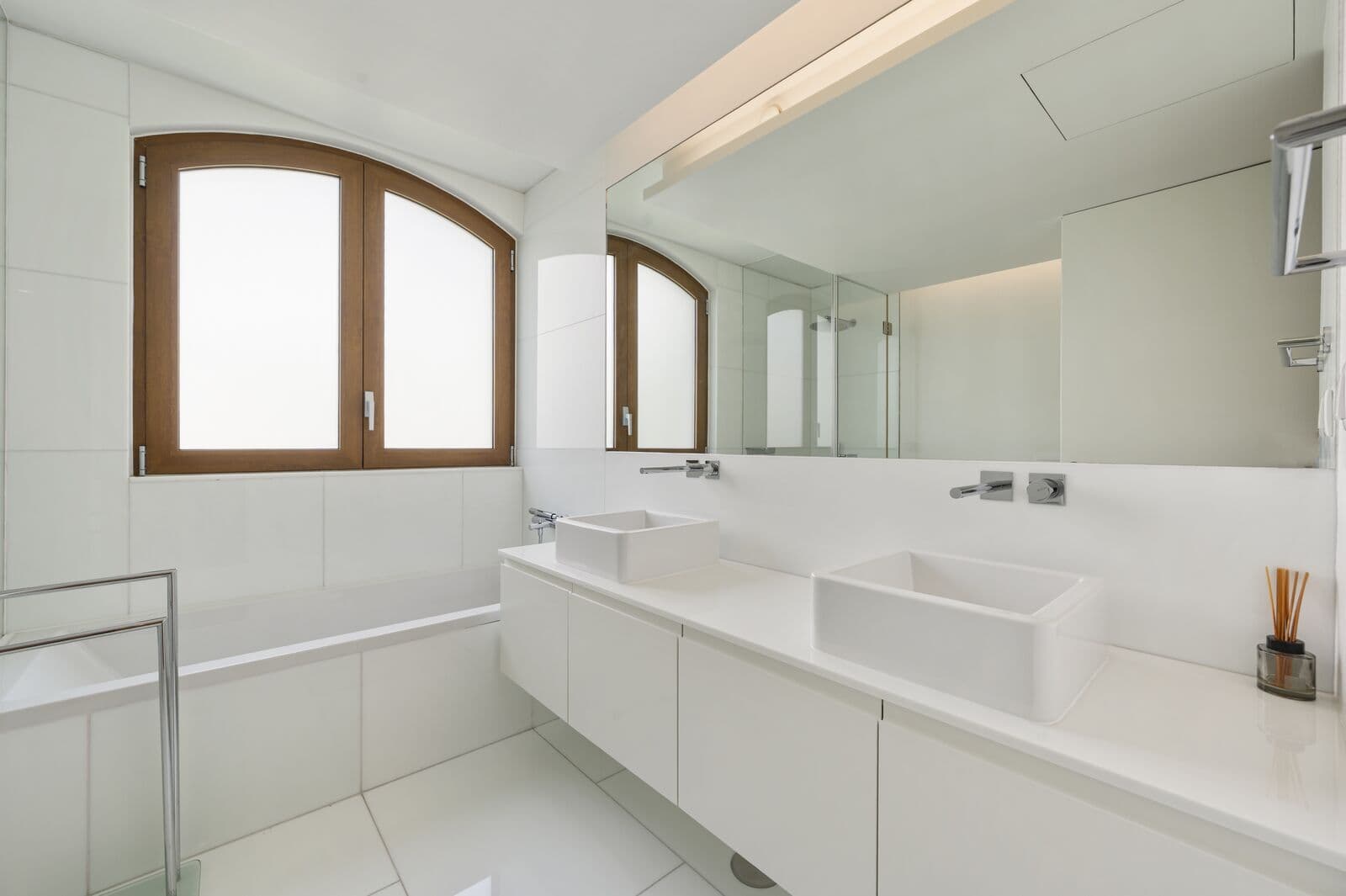 4 Bedroom Apartment with parking, Restelo, Lisboa - Image 22