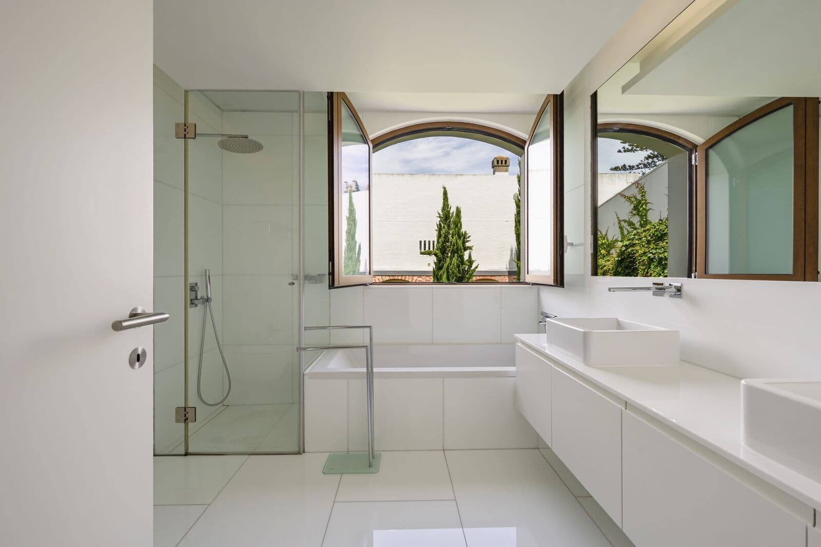 4 Bedroom Apartment with parking, Restelo, Lisboa - Image 23