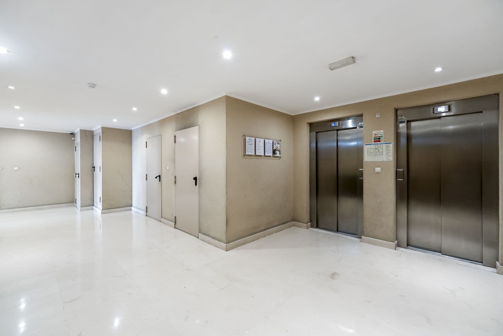 Apartamento T3 com estacionamento, Alto dos Moinhos, Lisboa - Imagem 29