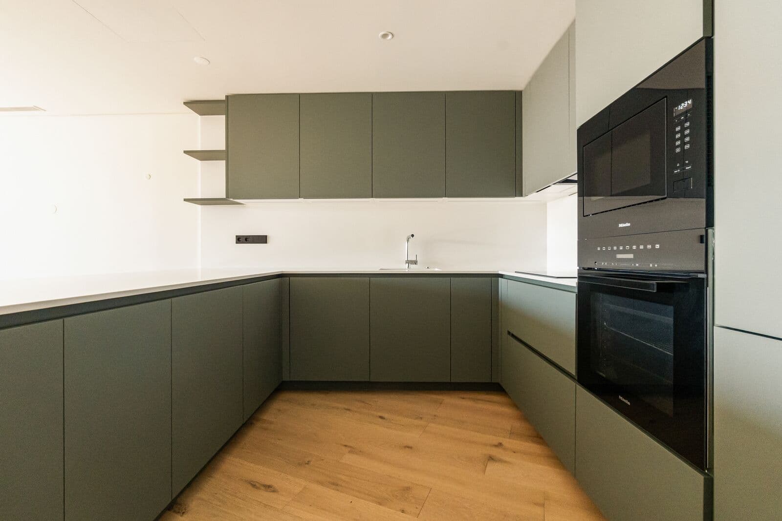 2 Bedroom Apartment with garden, Estoril, Cascais - Image 12