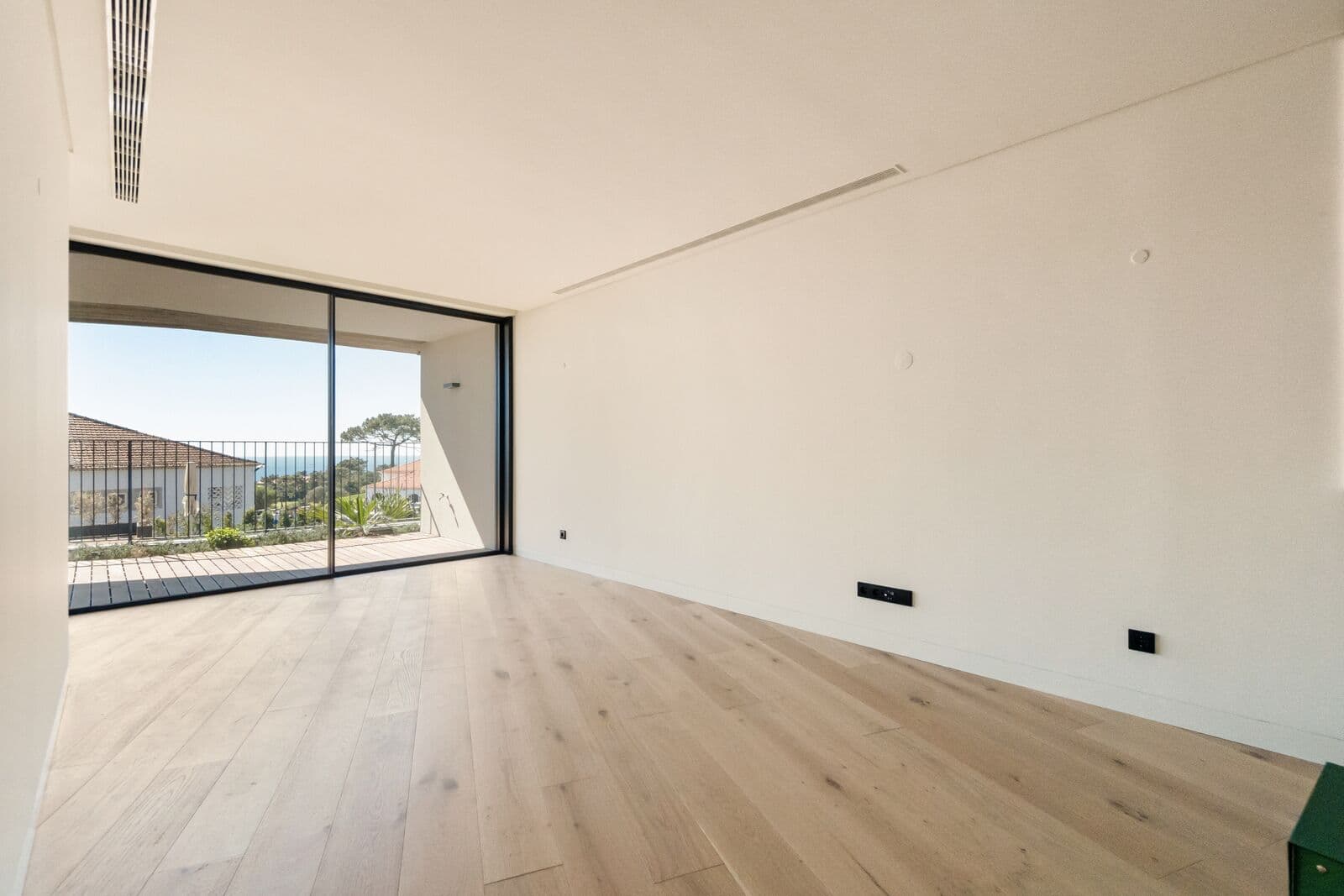 2 Bedroom Apartment with garden, Estoril, Cascais - Image 8