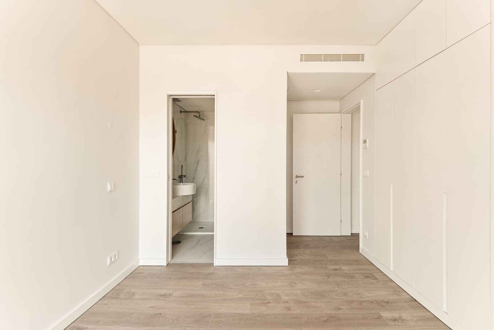 3 Bedroom Apartment with parking, Cascais - Image 27