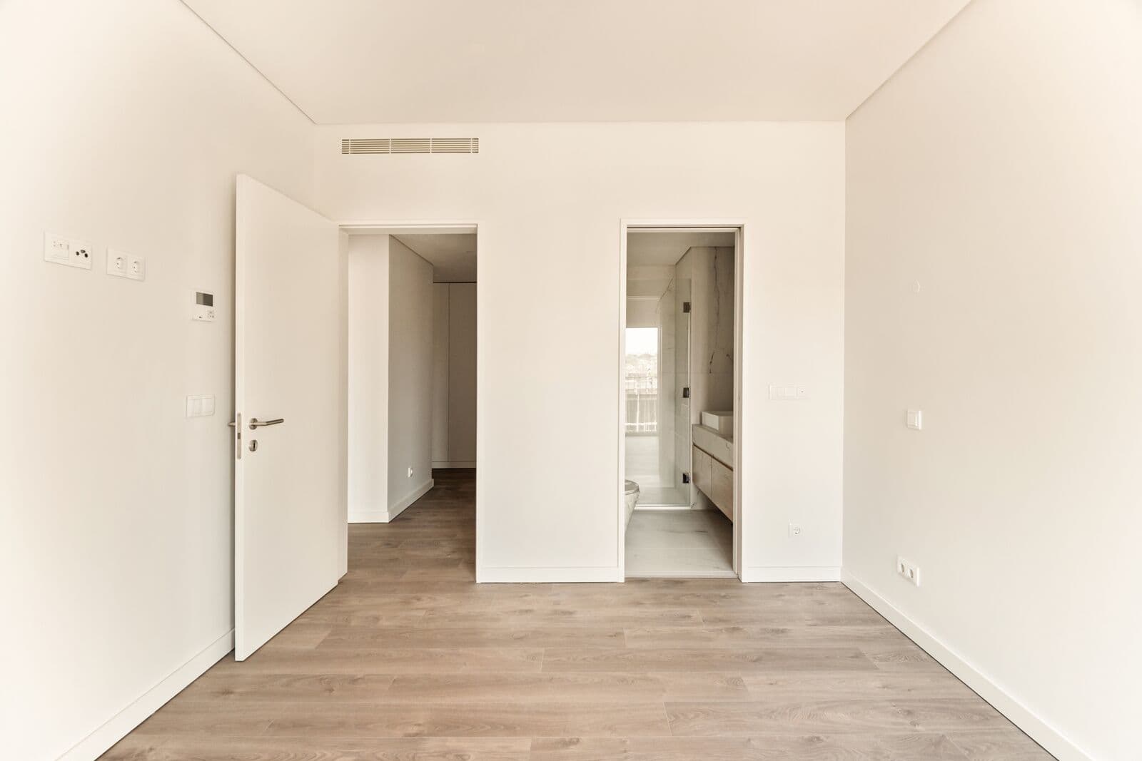3 Bedroom Apartment with parking, Cascais - Image 13