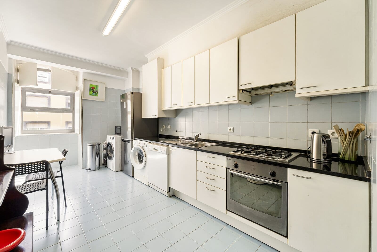 2 Bedroom Apartment with parking, Avenidas Novas, Lisboa - Image 8
