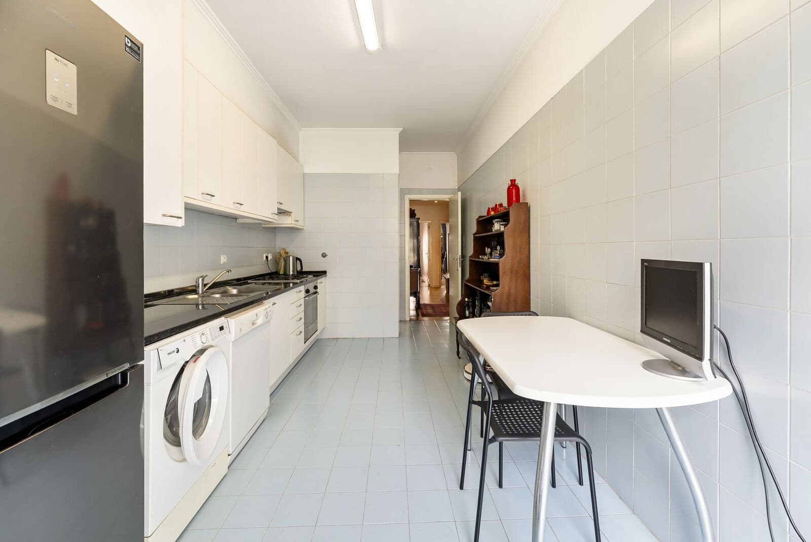 2 Bedroom Apartment with parking, Avenidas Novas, Lisboa - Image 9