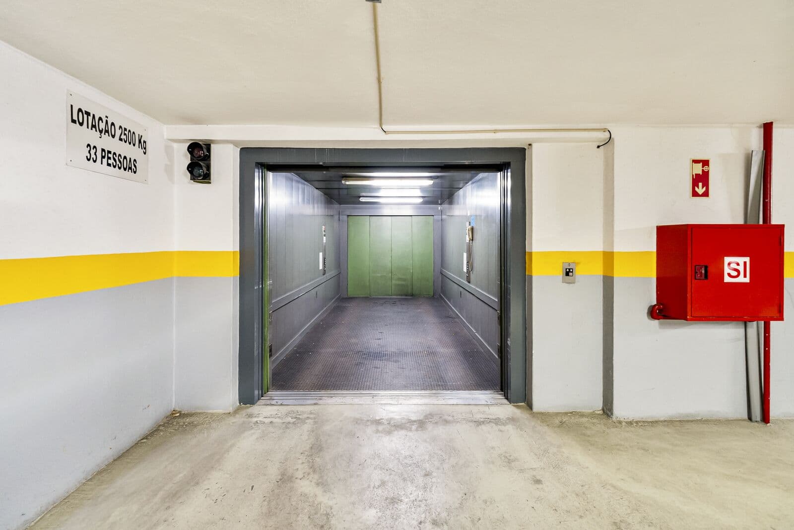 2 Bedroom Apartment with parking, Avenidas Novas, Lisboa - Image 19