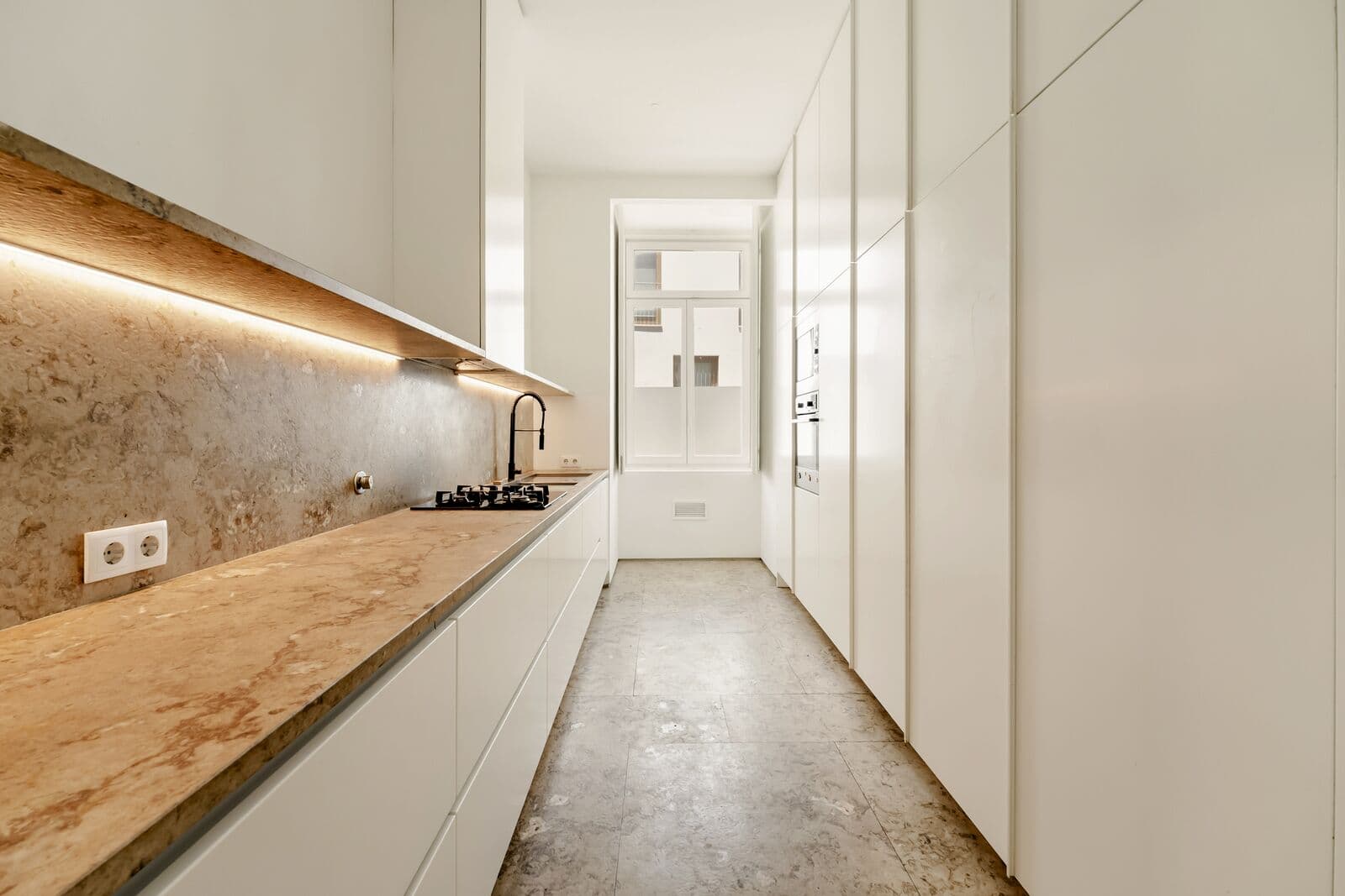 3 Bedroom Apartment with swimming pool, Restelo, Lisboa - Image 2