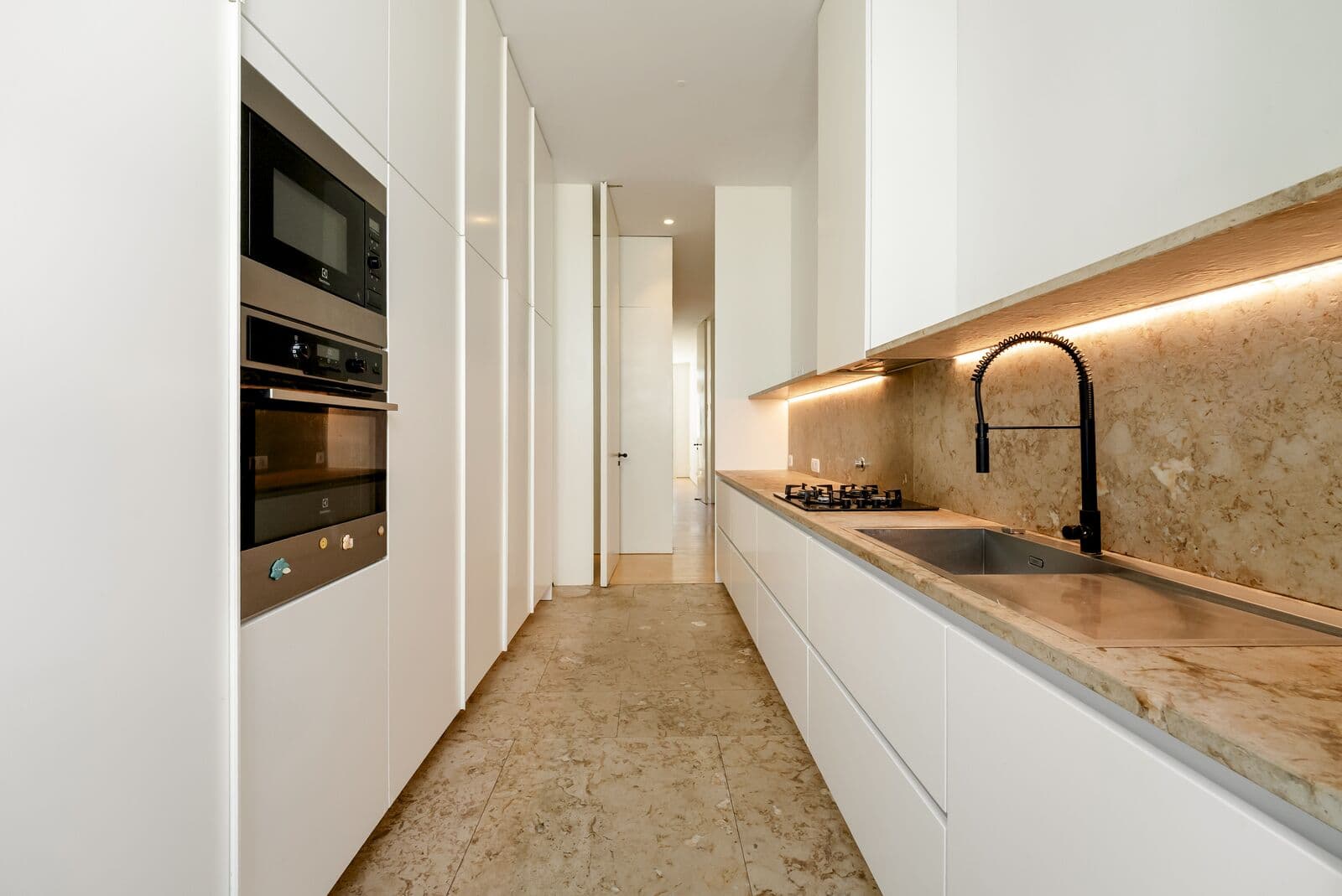 3 Bedroom Apartment with swimming pool, Restelo, Lisboa - Image 3