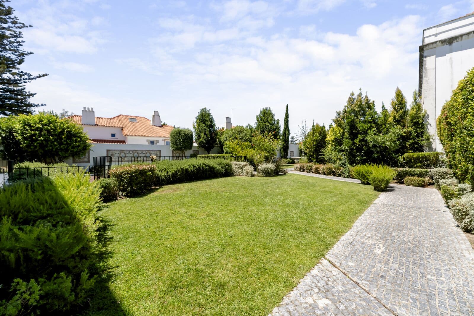 3 Bedroom Apartment with swimming pool, Restelo, Lisboa - Image 42