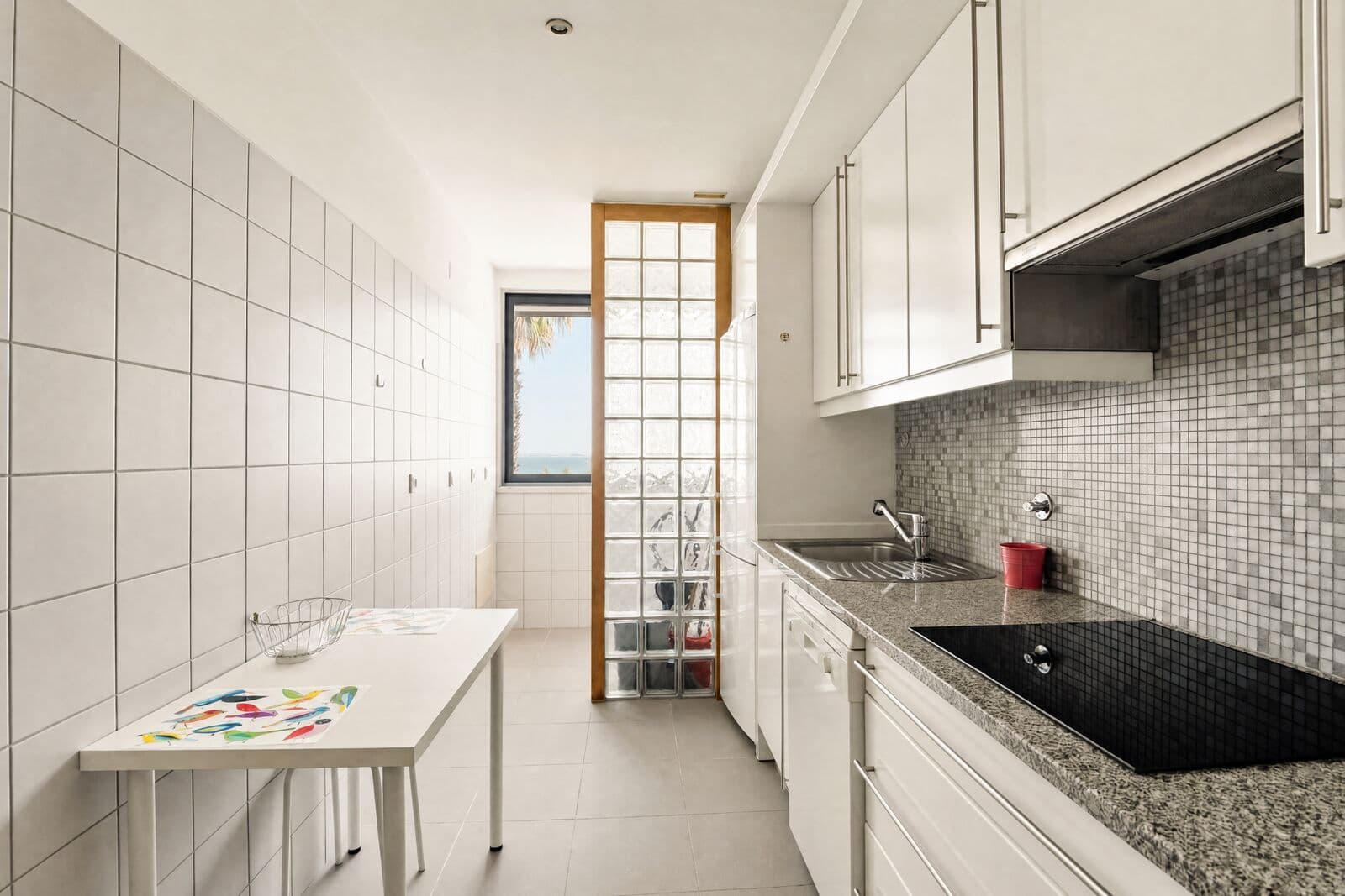 2 Bedroom Apartment with garden, Lisboa - Image 25