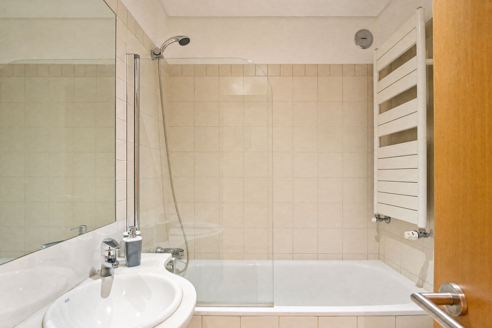2 Bedroom Apartment with garden, Lisboa - Image 22