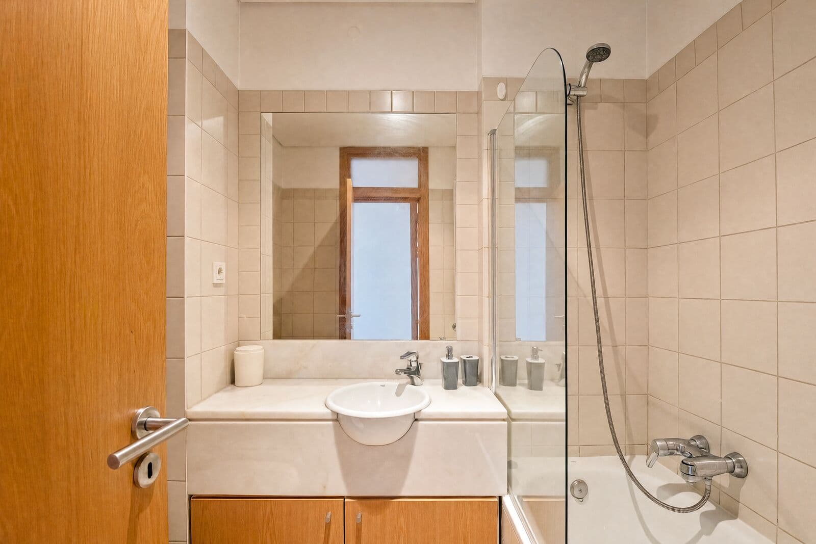 2 Bedroom Apartment with garden, Lisboa - Image 23