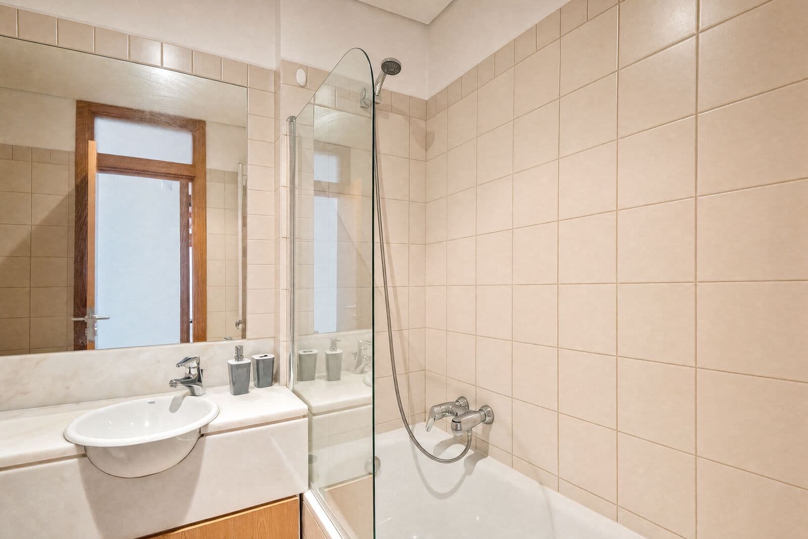 2 Bedroom Apartment with garden, Lisboa - Image 24