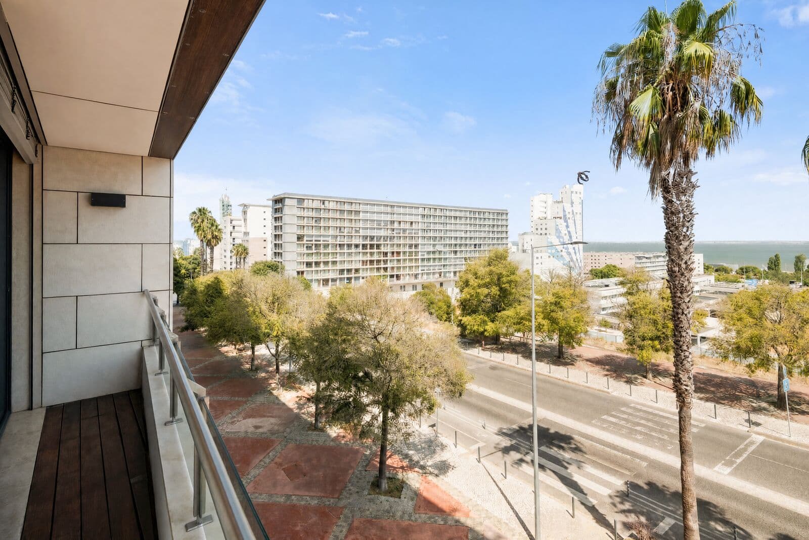 2 Bedroom Apartment with garden, Lisboa - Image 4