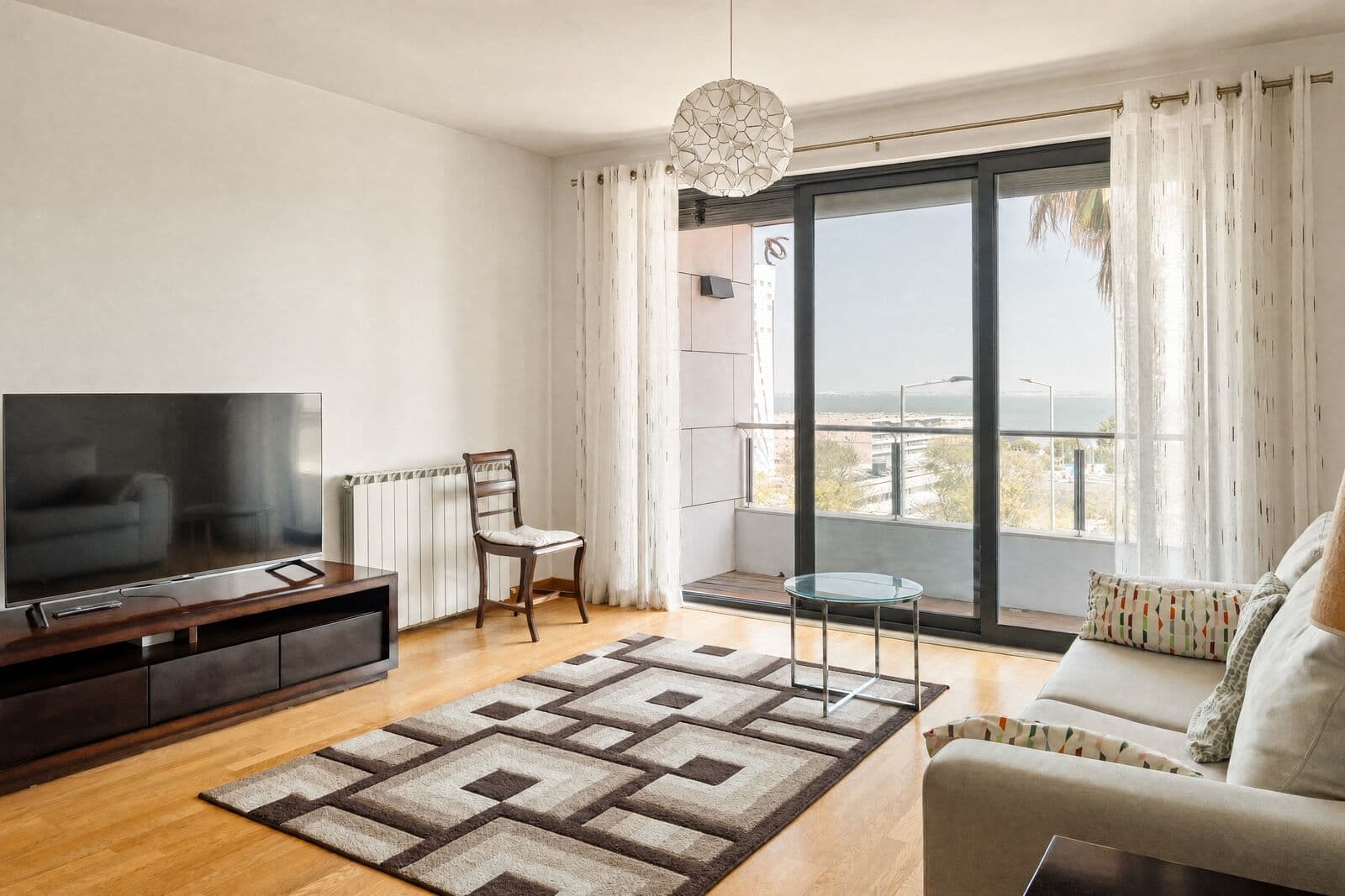 2 Bedroom Apartment with garden, Lisboa - Image 7