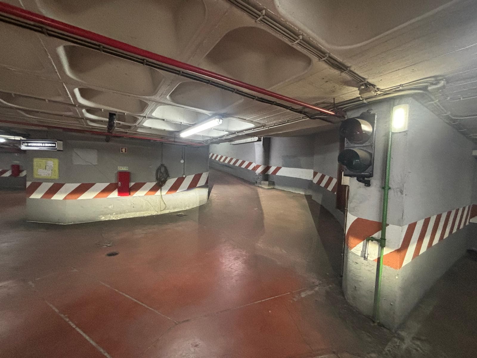PF41209 - Estacionamento, Chiado, Lisboa - Imagem 2