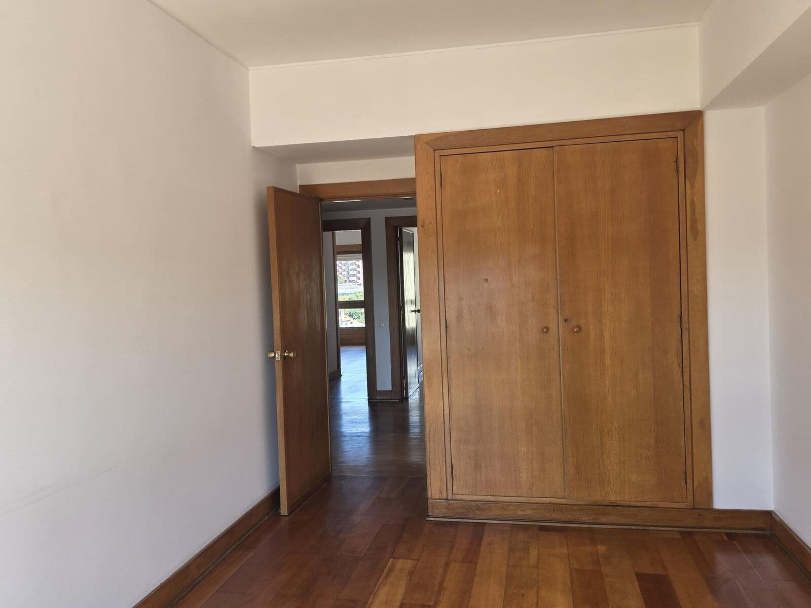 Apartamento T4 com estacionamento, Estrada da Luz, Lisboa - Imagem 14