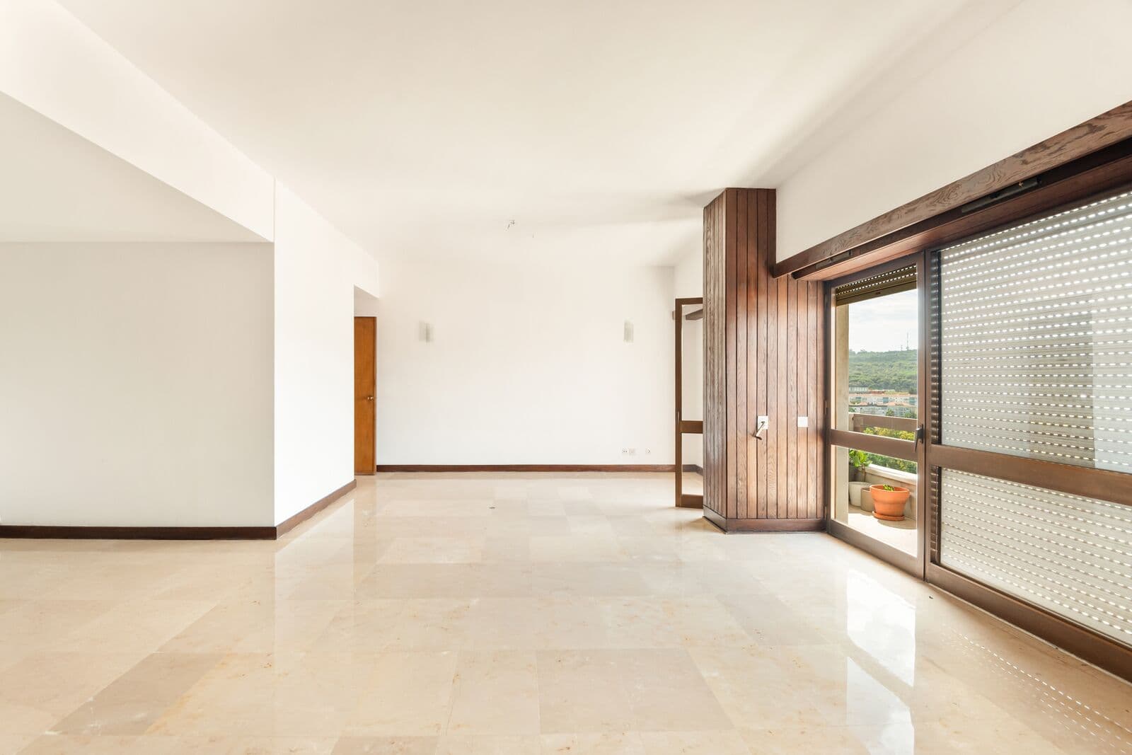 Apartamento T4 com estacionamento, Estrada da Luz, Lisboa - Imagem 3