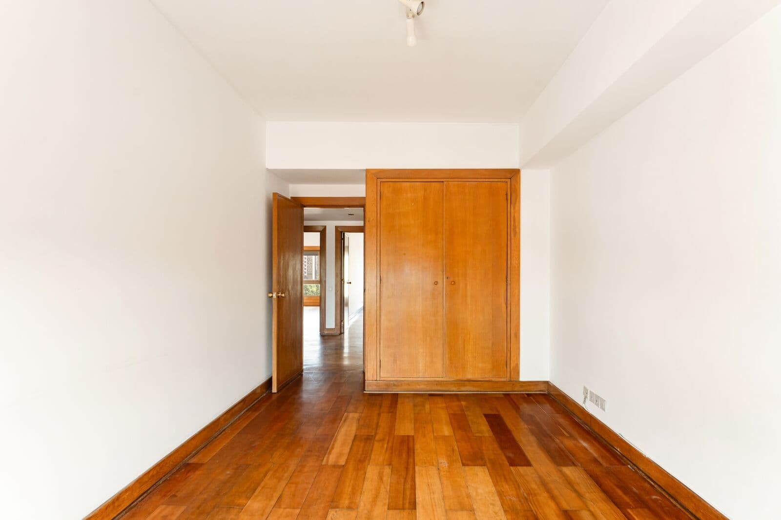 Apartamento T4 com estacionamento, Estrada da Luz, Lisboa - Imagem 11