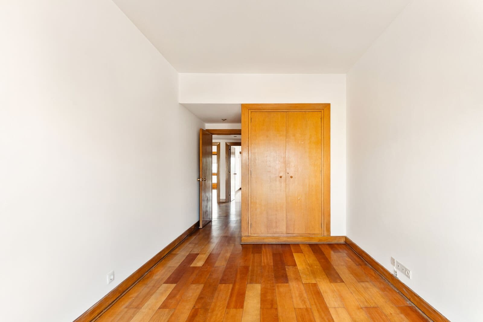 Apartamento T4 com estacionamento, Estrada da Luz, Lisboa - Imagem 10
