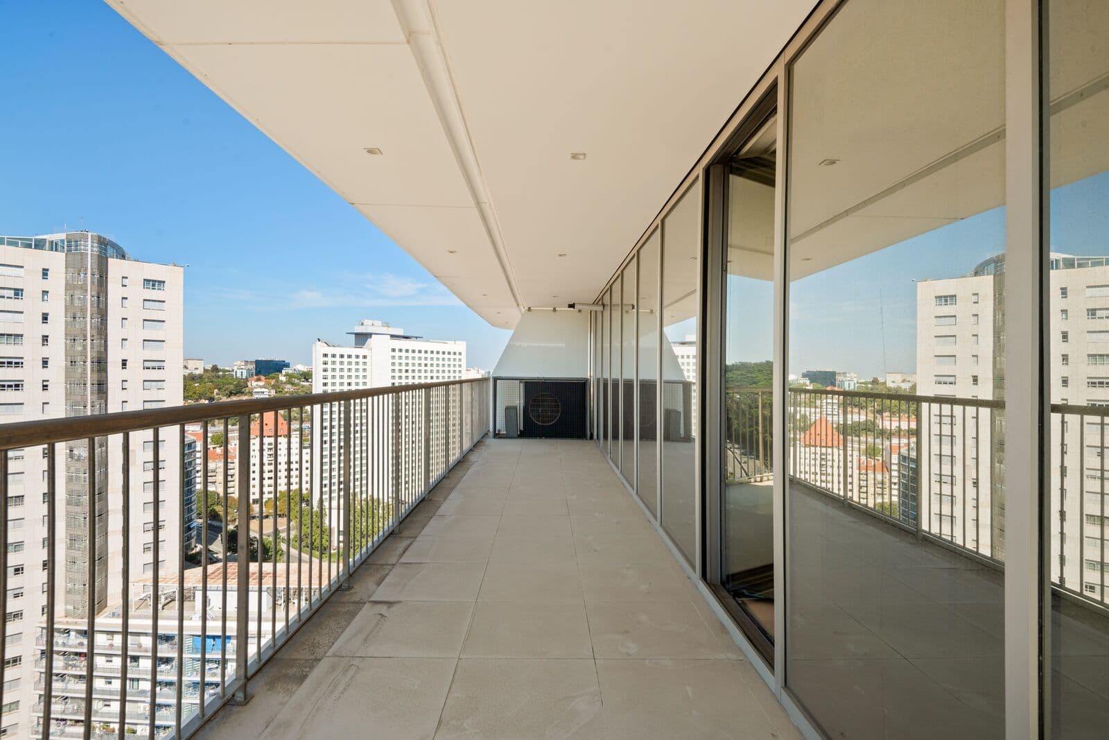 T4+1 em piso alto no Infinity, Lisboa - Imagem 35