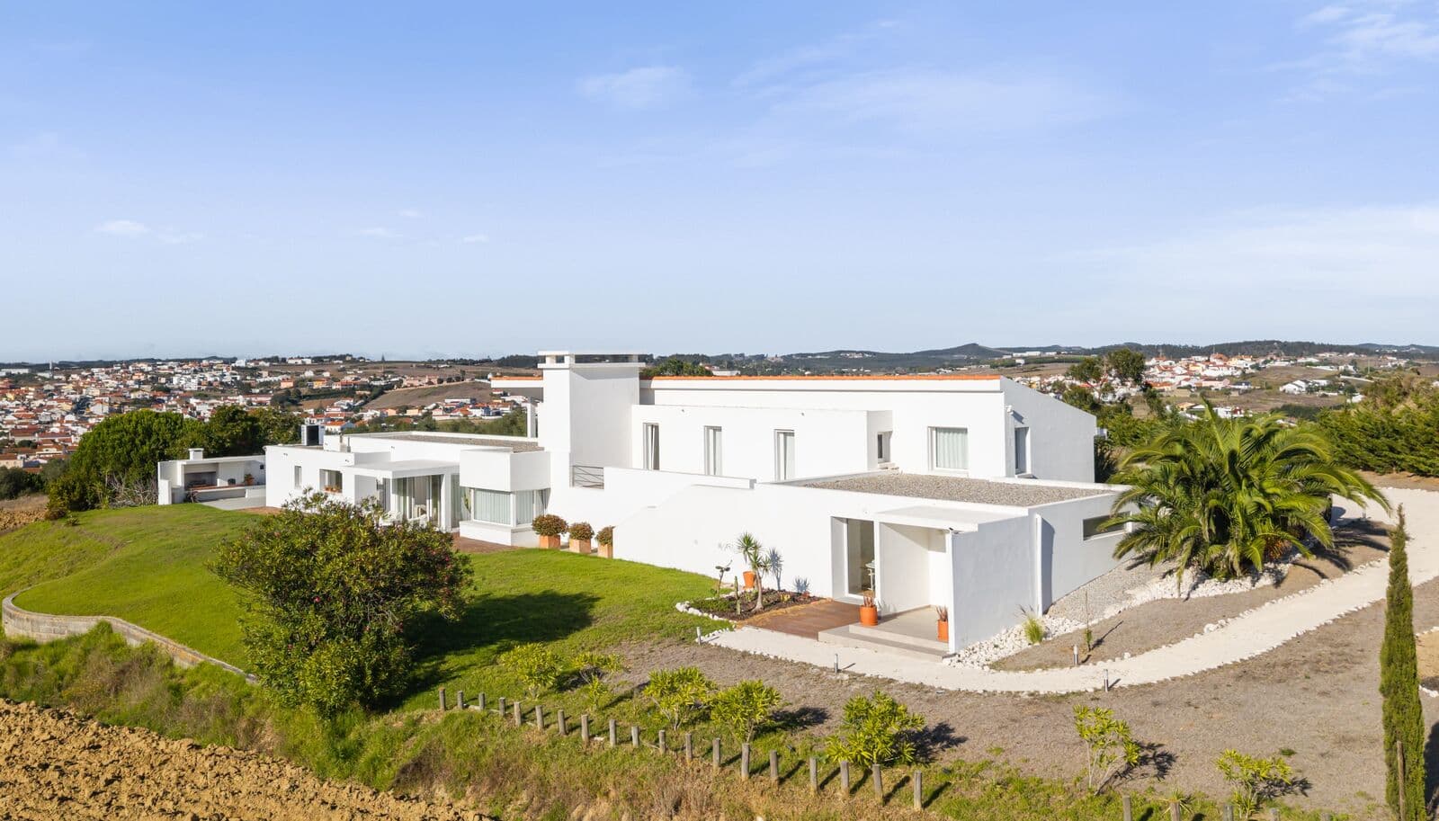 Moradia Isolada T4 com jardim, Ponte de Rol, Torres Vedras - Imagem 1