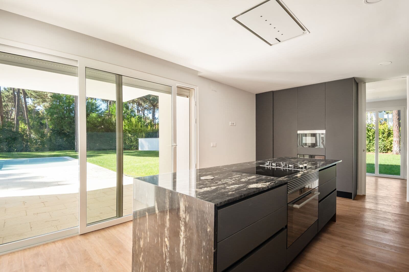 Moradia Isolada T5 com piscina, Aroeira, Almada - Imagem 3