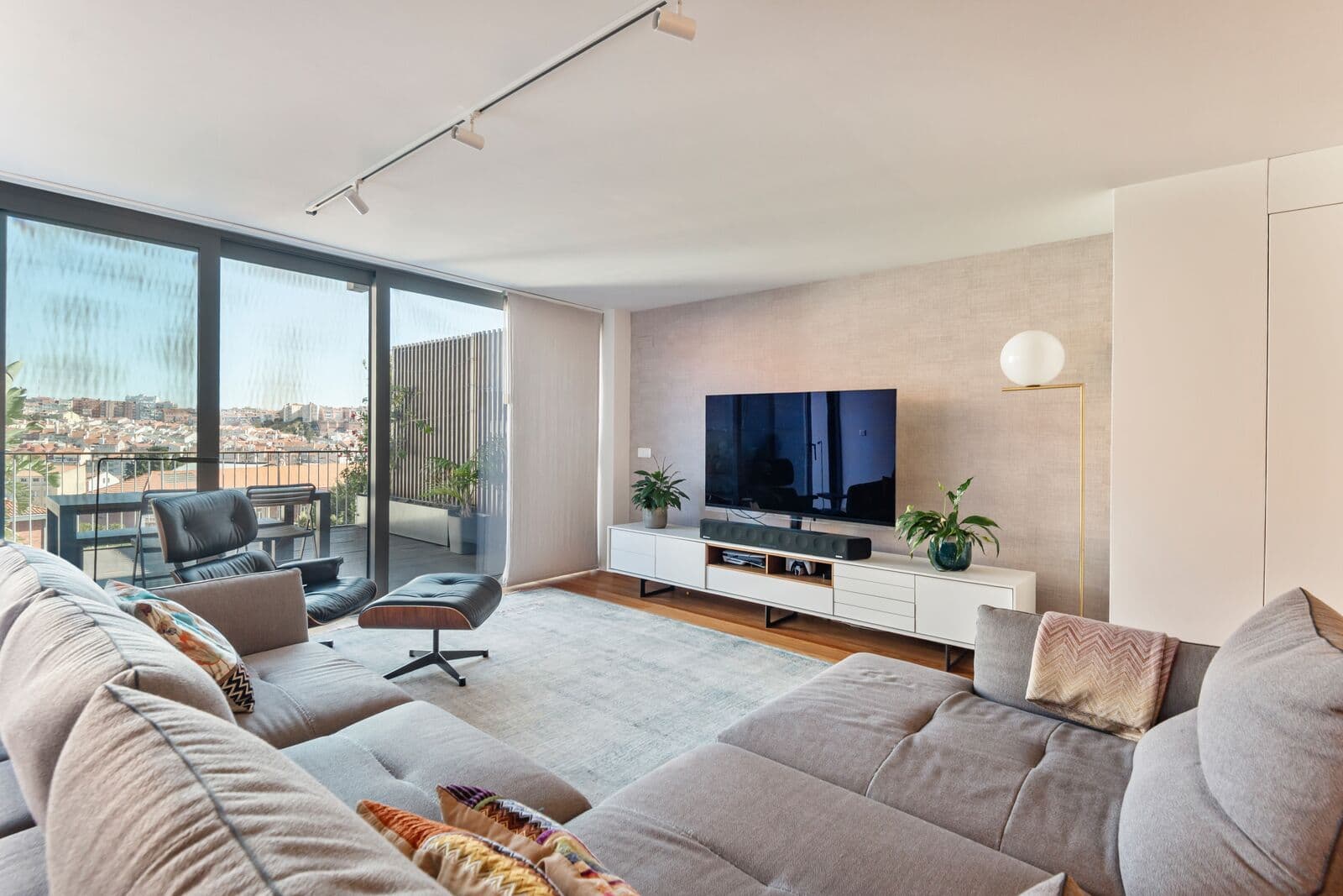 Apartamento T3 com vista - Imagem 2