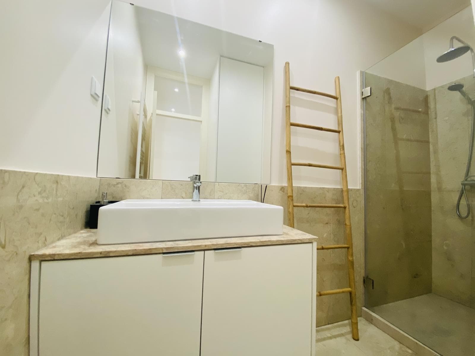 Apartamento T2 com vista, Castelo, Lisboa - Imagem 13
