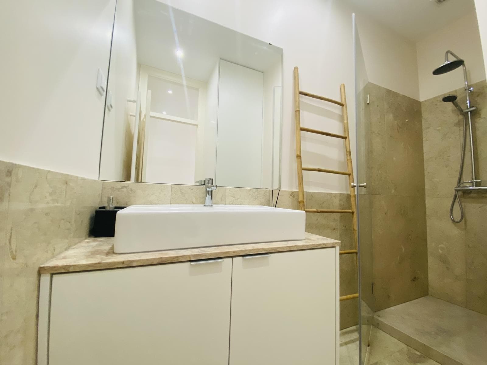 Apartamento T2 com vista, Castelo, Lisboa - Imagem 14