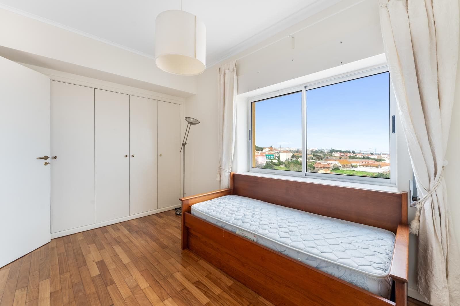 2 Bedroom Apartment with a view, Beato, Lisboa - Image 14