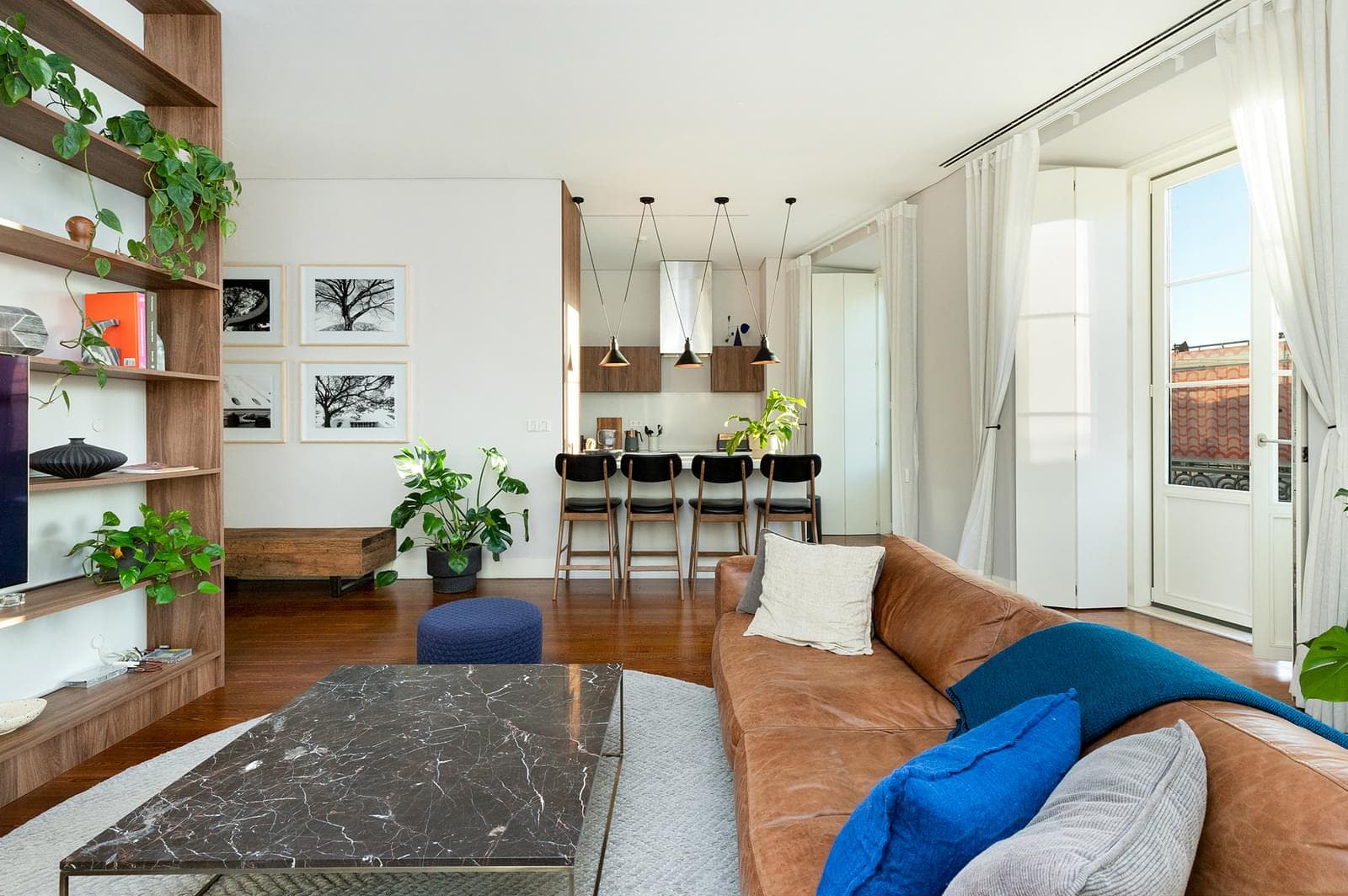 2 Bedroom Apartment with parking, Chiado, Lisboa - Image 3
