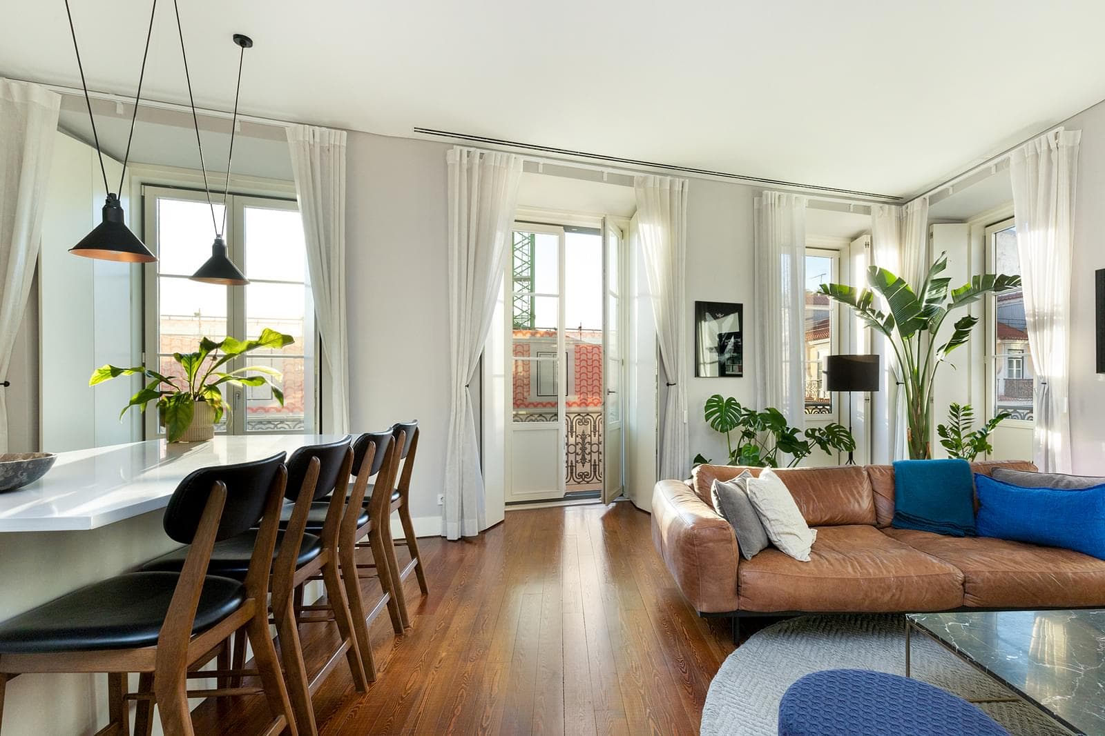 2 Bedroom Apartment with parking, Chiado, Lisboa - Image 5