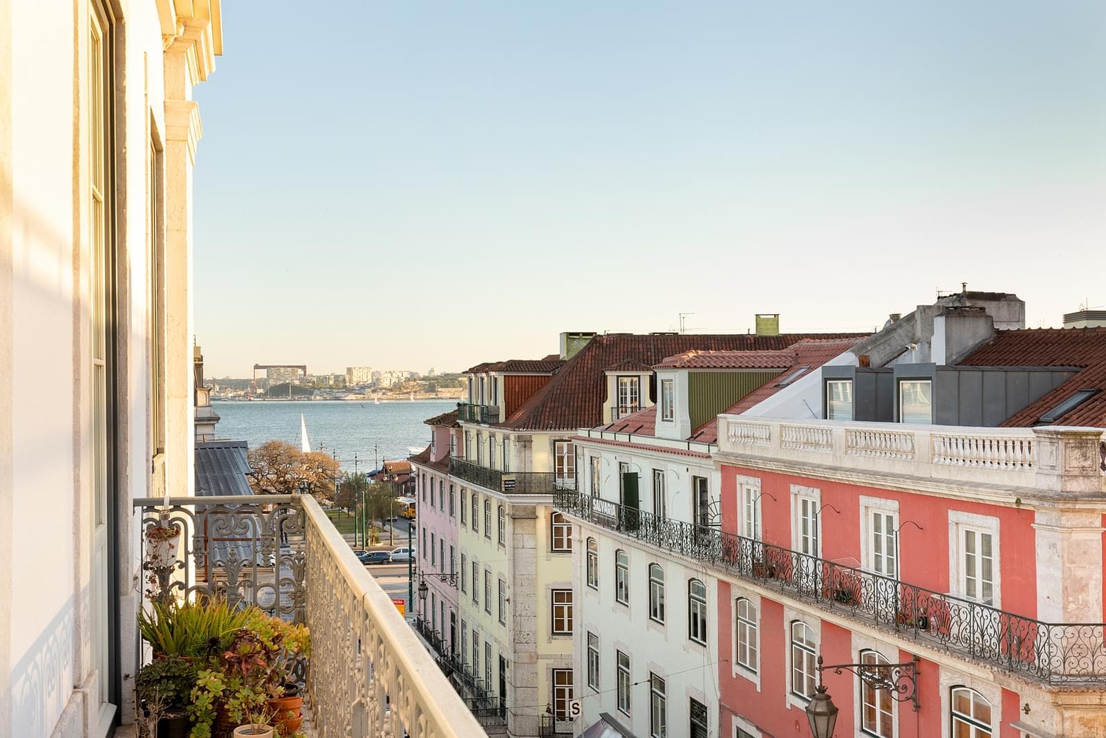 2 Bedroom Apartment with parking, Chiado, Lisboa - Image 6