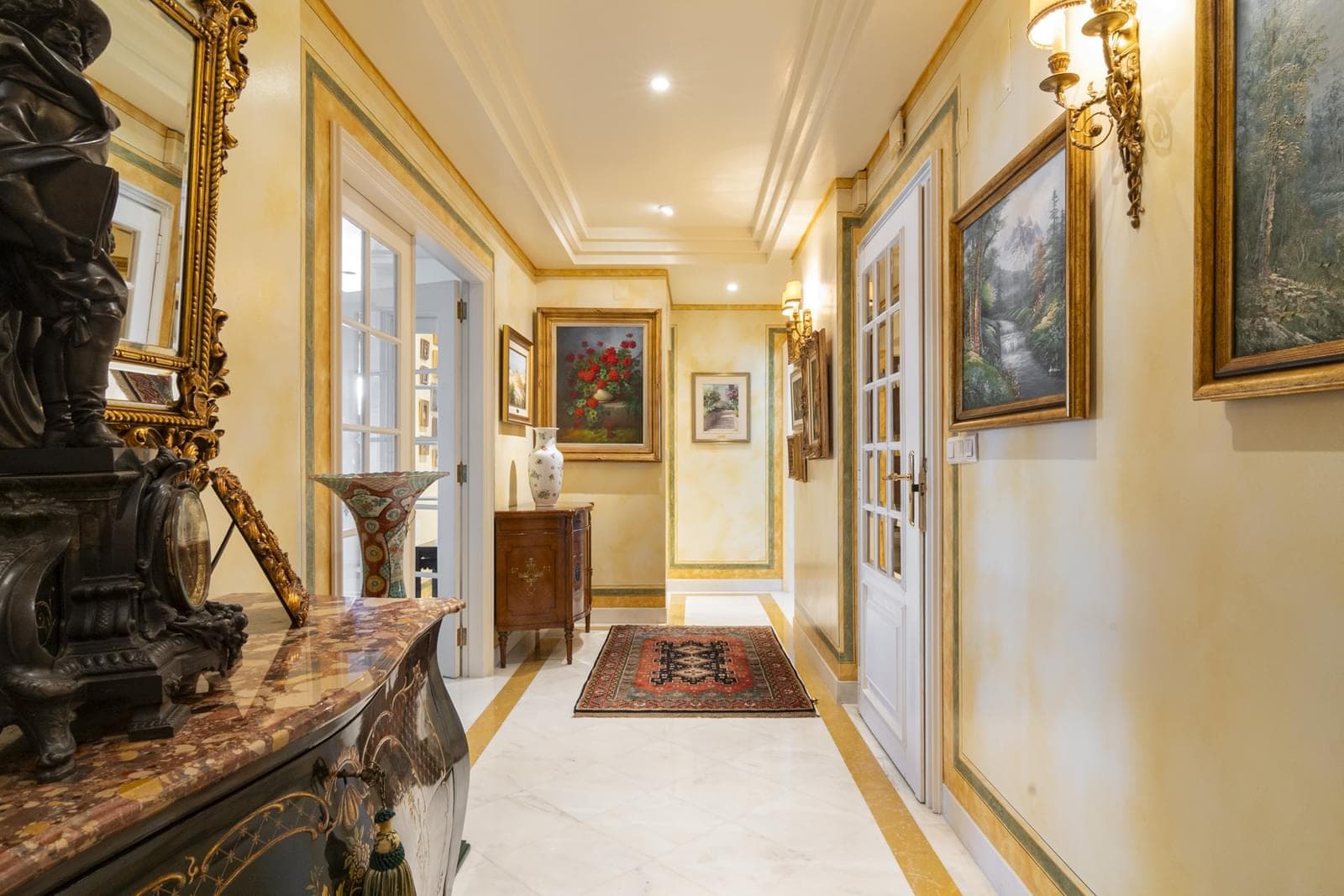 4 Bedroom Apartment with parking, Areeiro, Lisboa - Image 3