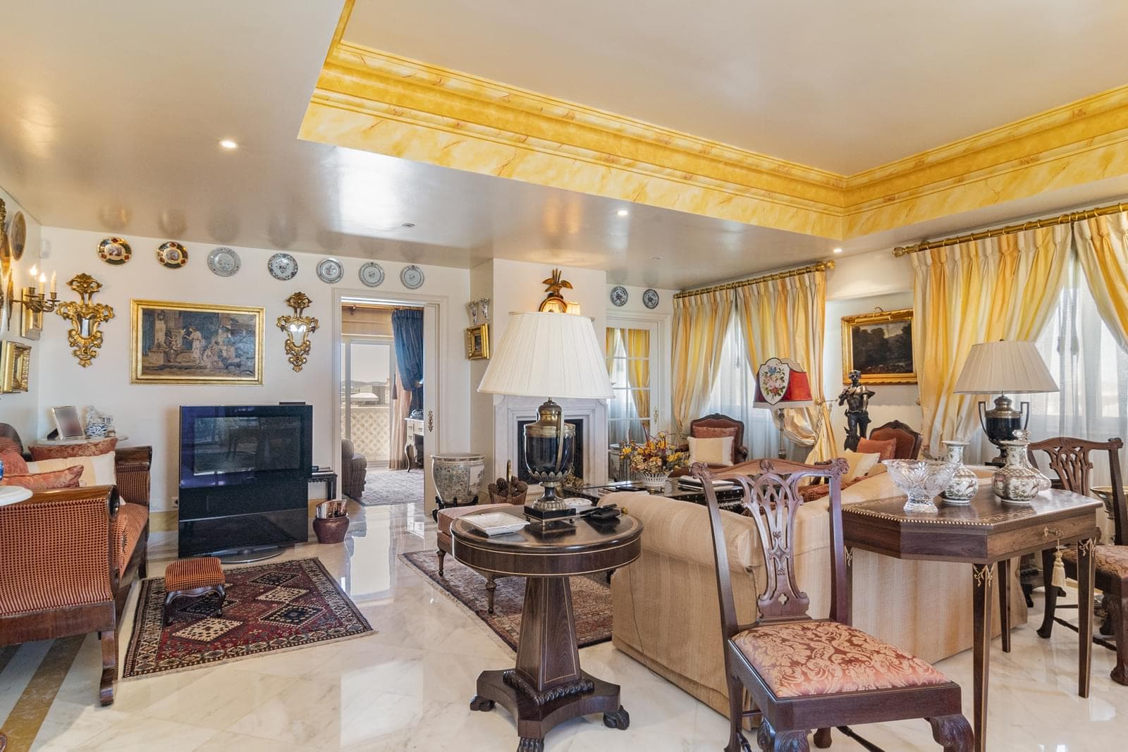 4 Bedroom Apartment with parking, Areeiro, Lisboa - Image 18