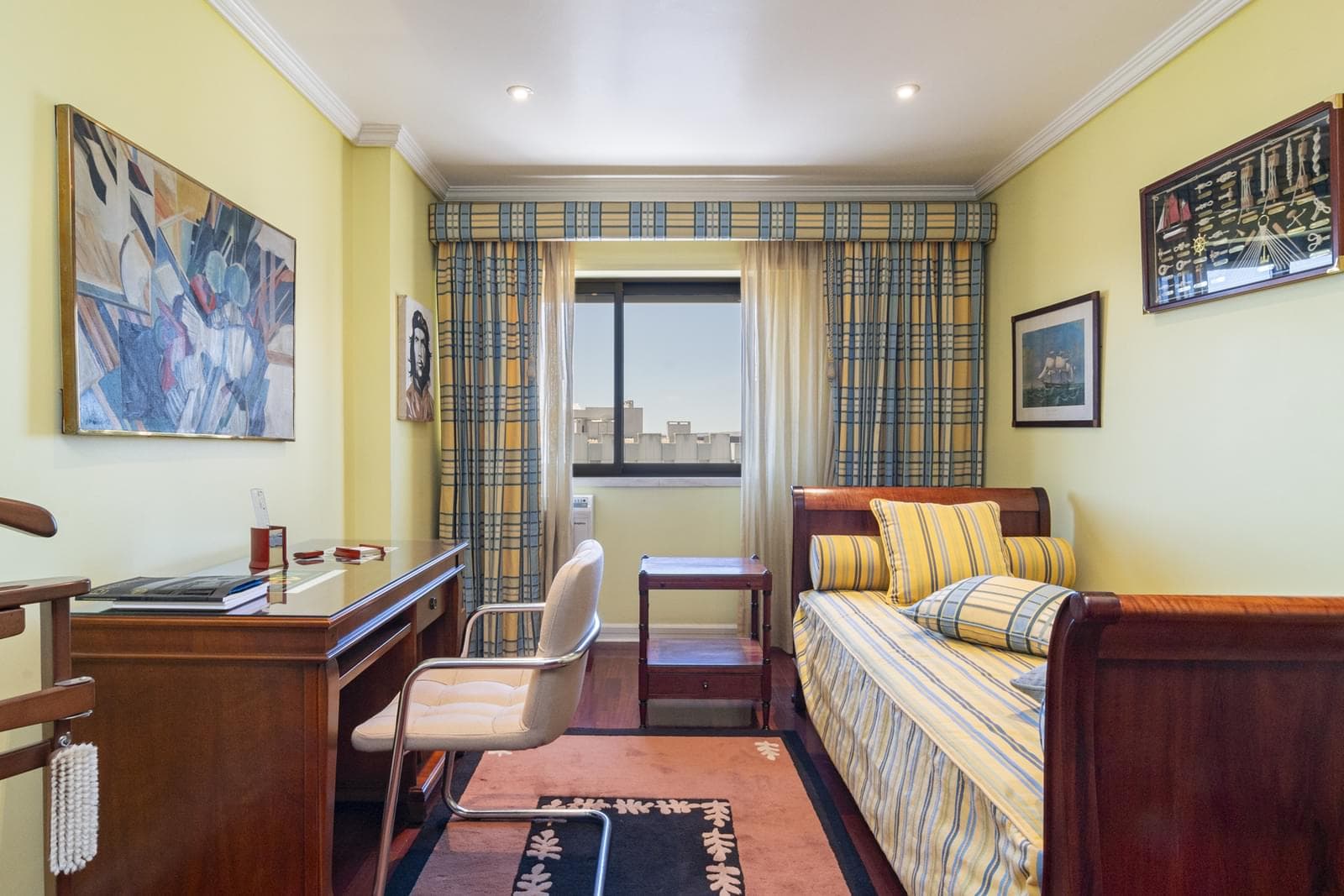 4 Bedroom Apartment with parking, Areeiro, Lisboa - Image 21